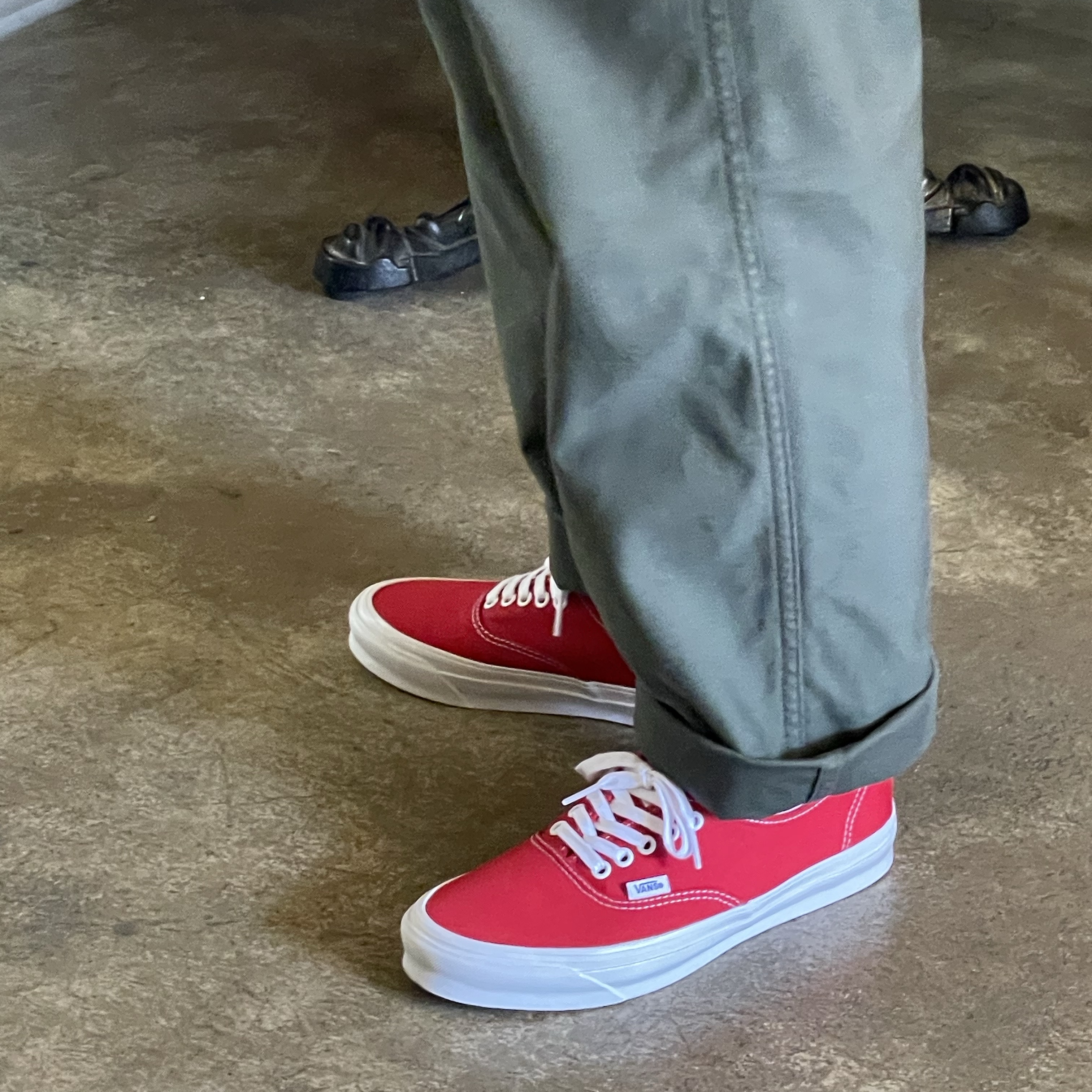 Vans Vault OG Authentic LX Red 착용 스타일