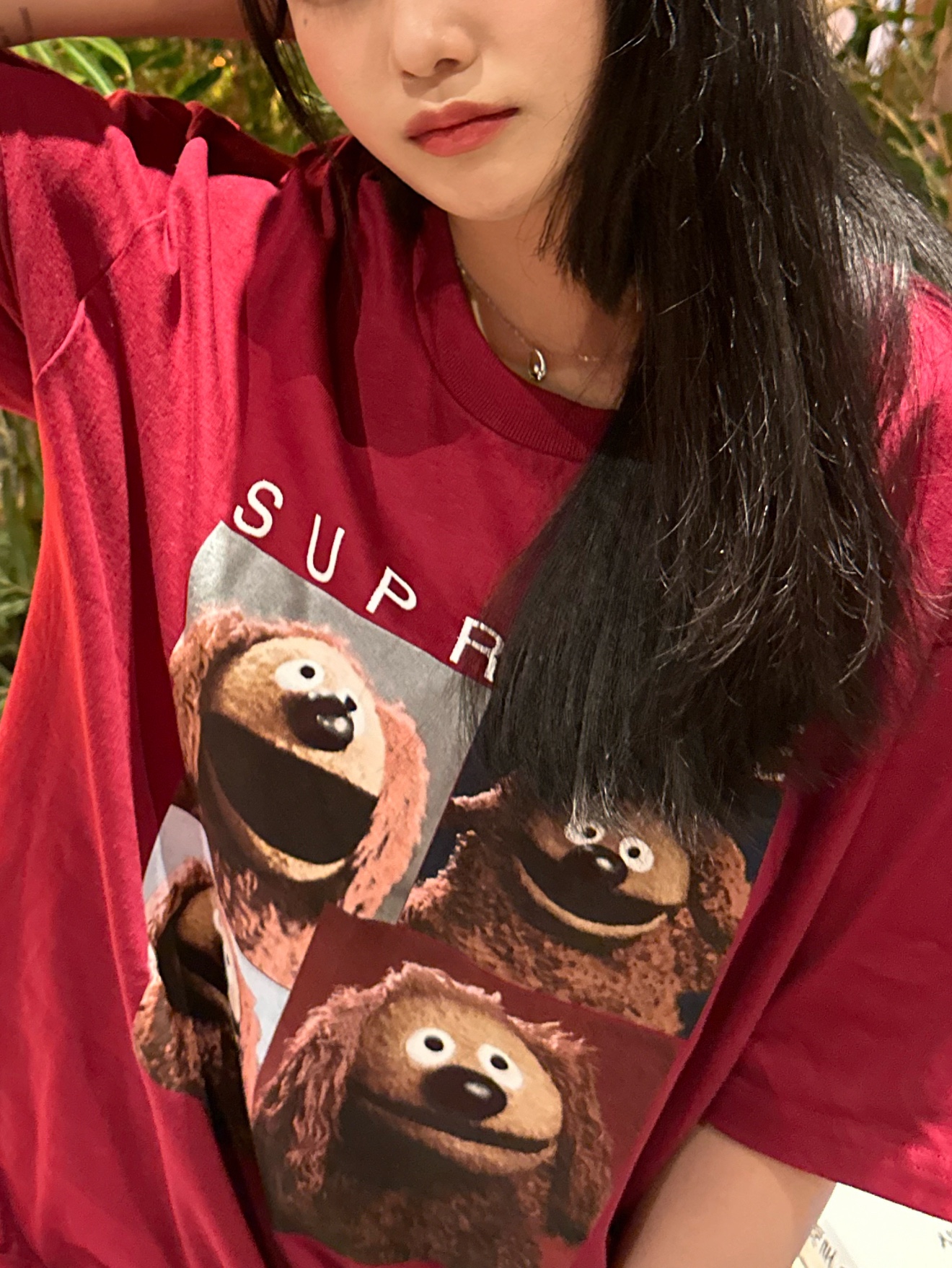 Supreme Rowlf T-Shirt Cardinal - 24SS 착용 스타일 - 3