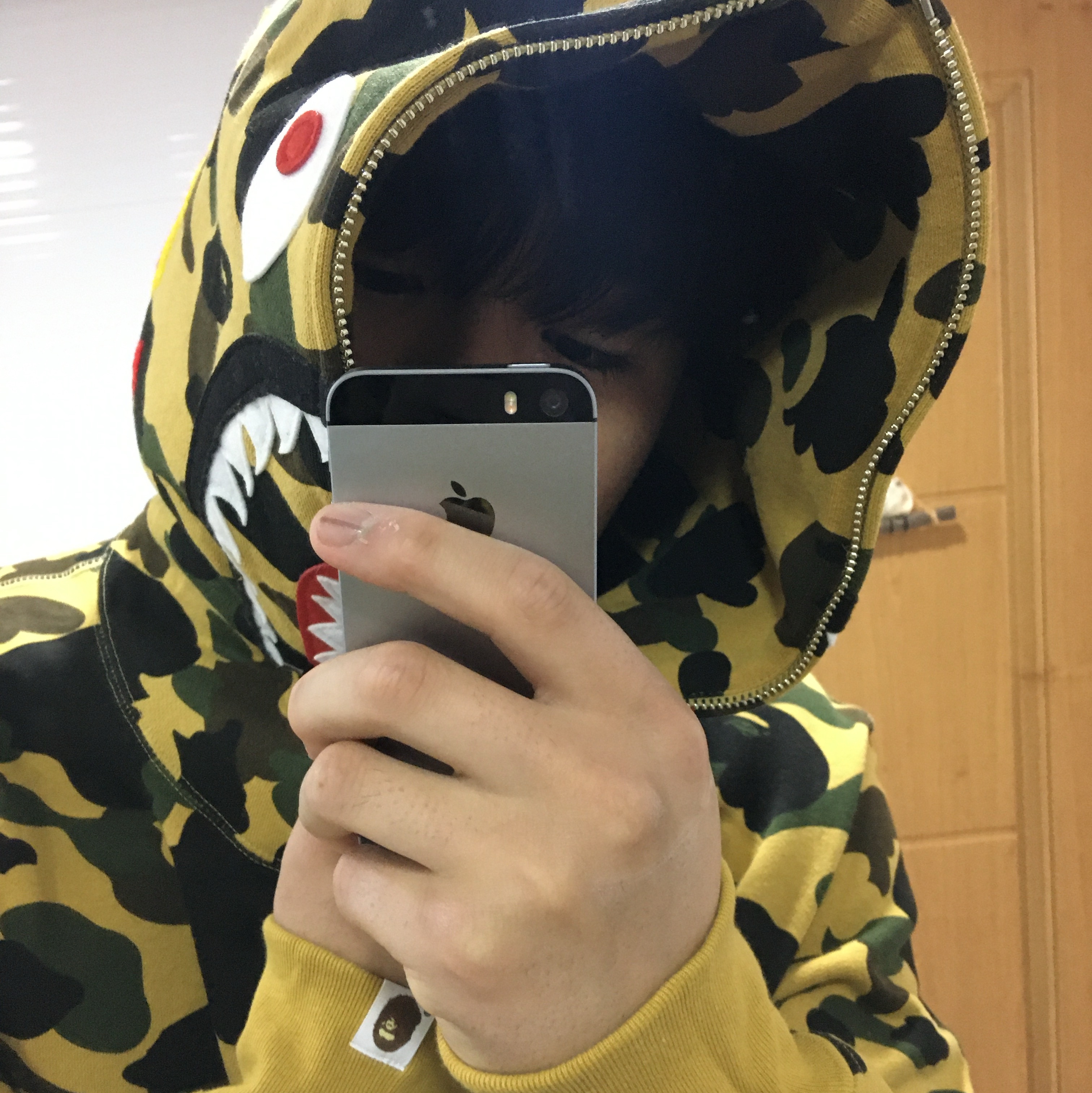 BAPE PONR 1st Camo 2nd Shark Full Zip Hoodie Yellow 착용 스타일