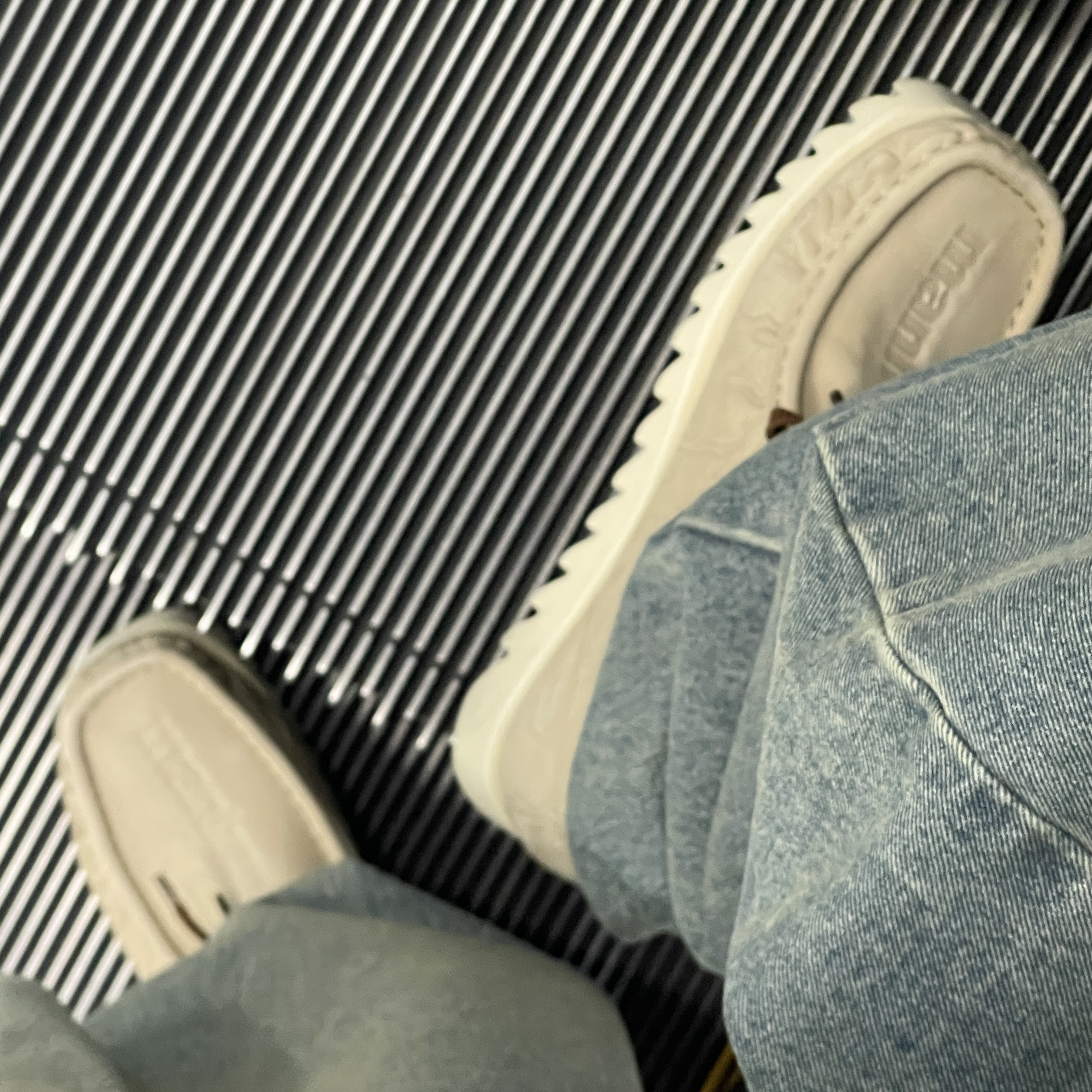 BAPE Manhunt #1 Beige 착용 스타일 - 1