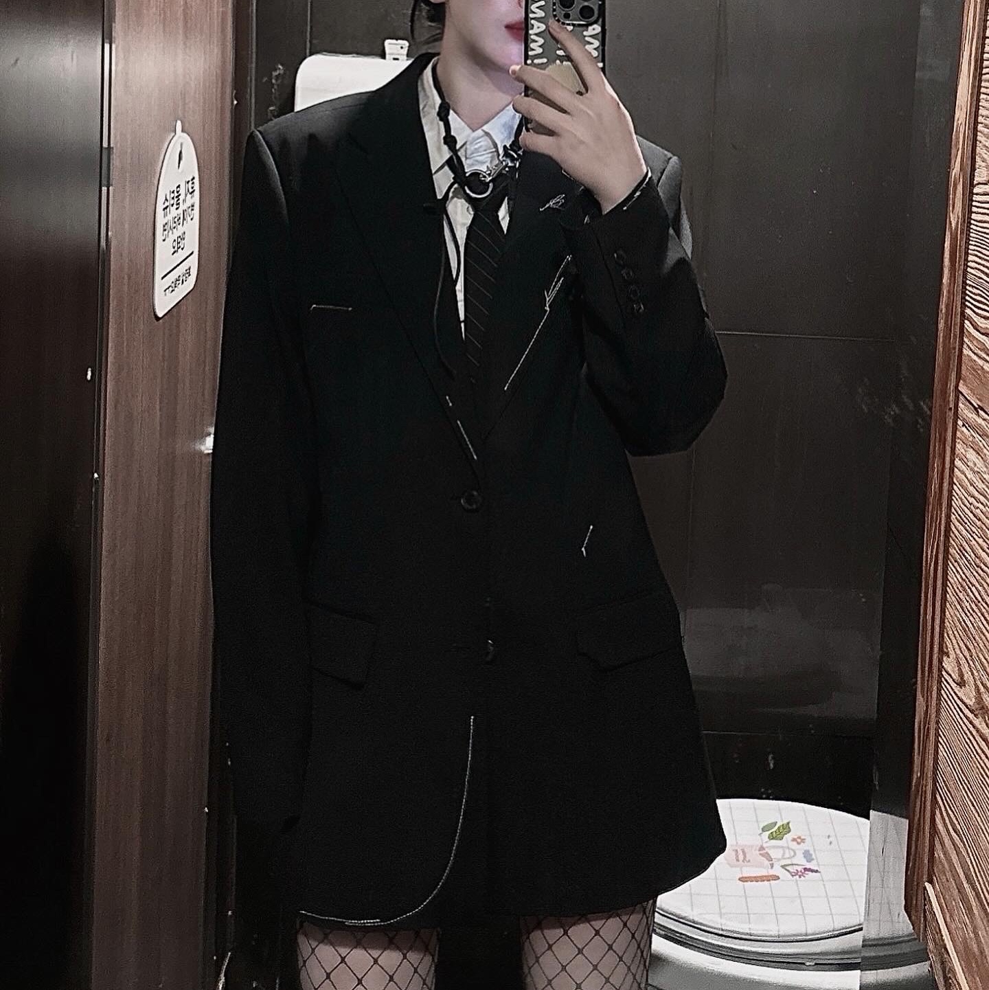 Zara x Ader Error Oversized Blazer Black, Our Legacy Ladon Leather Keychain Black 착용 스타일 - 2