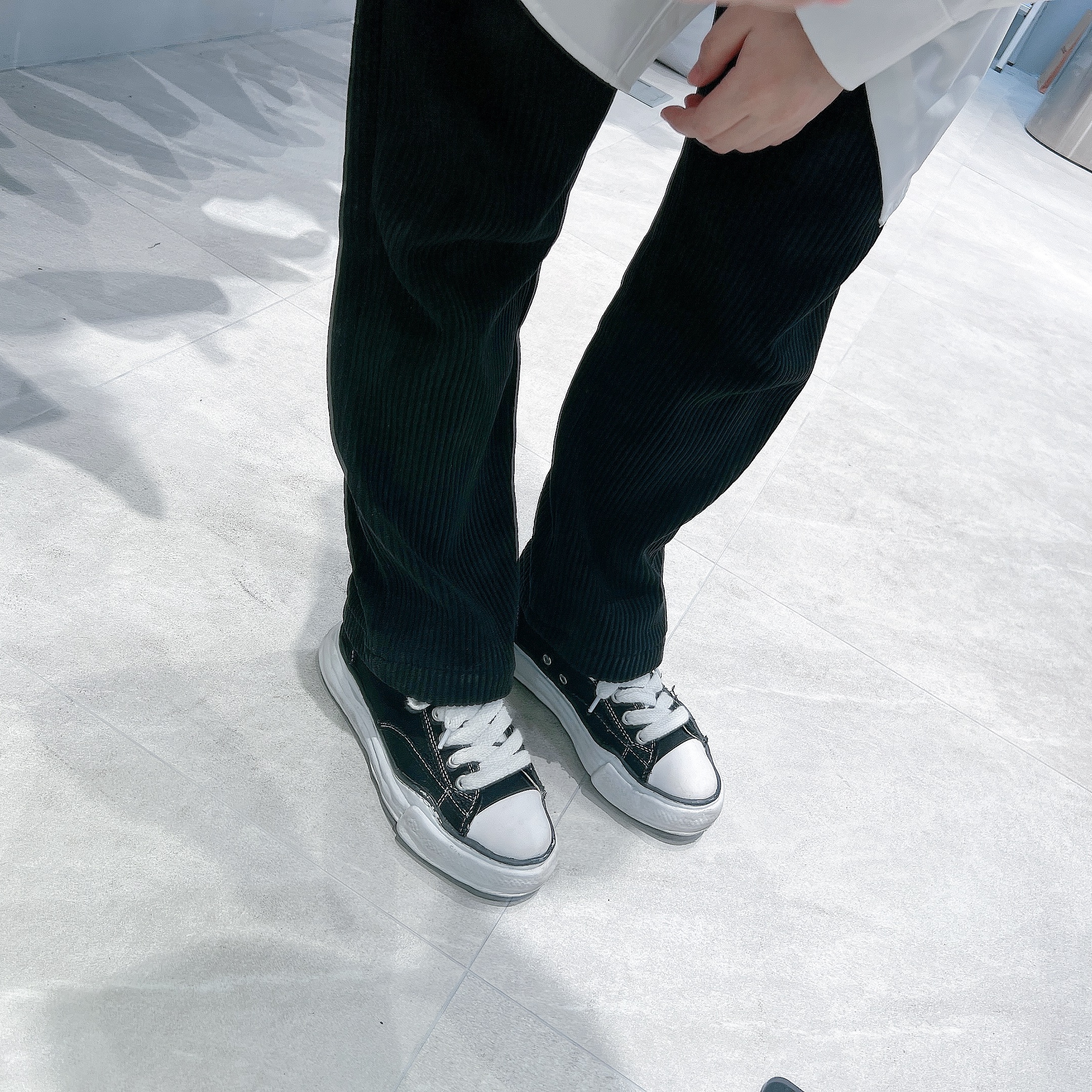 Maison Mihara Yasuhiro Peterson OG Sole Canvas Low Sneakers Black 착용 스타일
