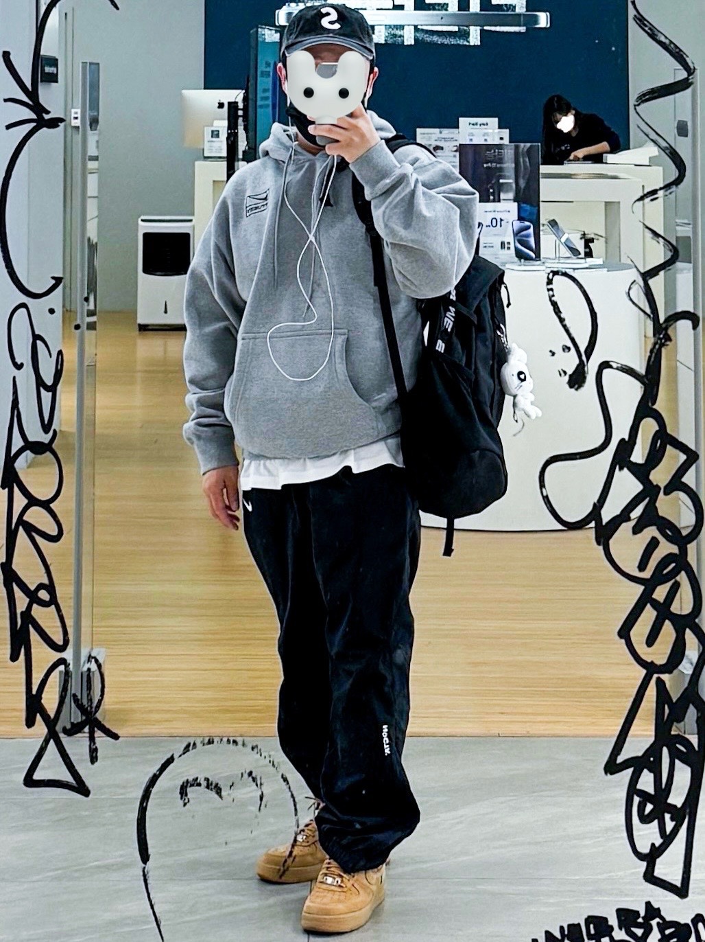 Nike x Stussy NRG RA Pullover Hoodie Dark Grey Heather (DJ9488-063), Nike x Supreme Air Force 1 Low Flax 착용 스타일