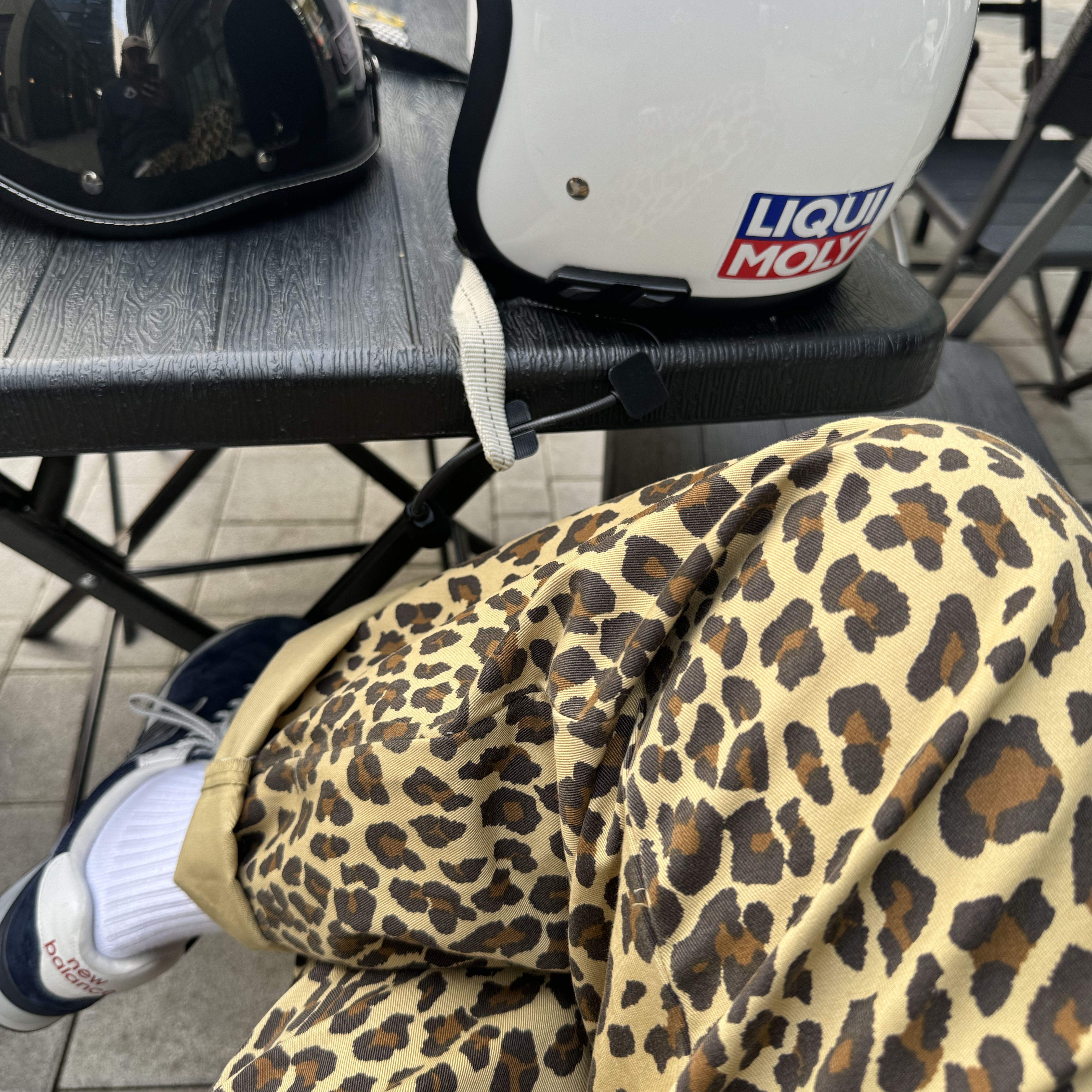 Supreme x Toy Machine Work Pant Leopard - 24SS, New Balance 574 Navy White 착용 스타일 - 1