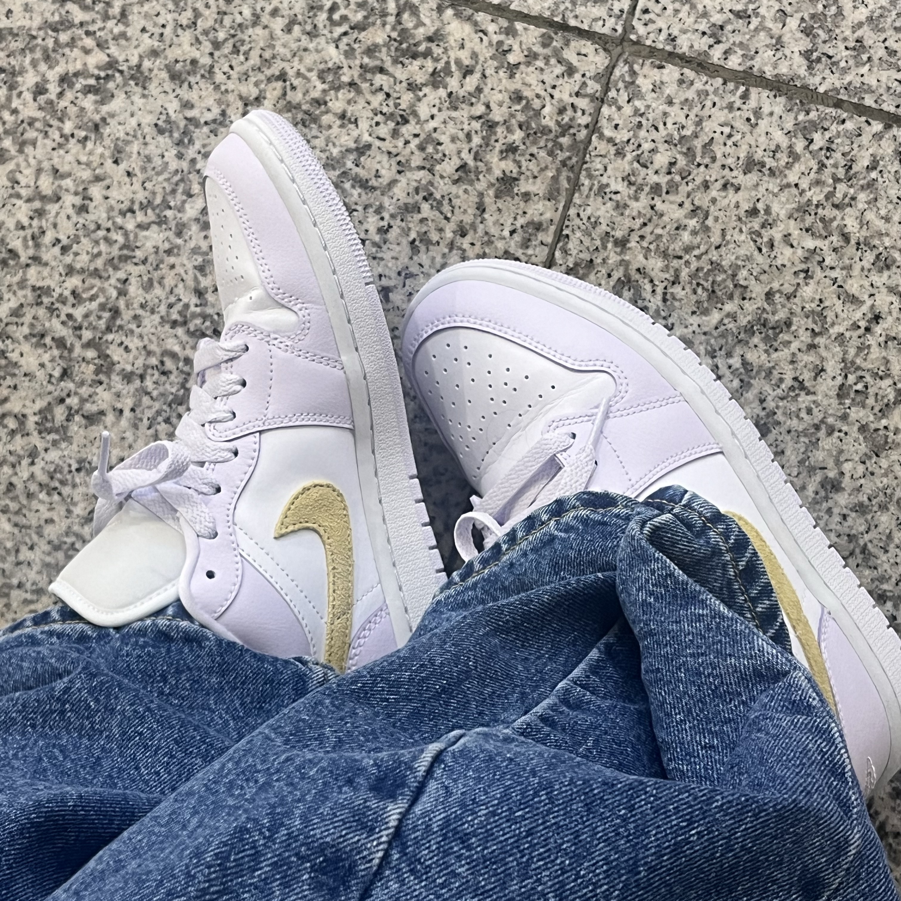 (W) Jordan 1 Low Barely Grape Lemon Wash 착용 스타일 - 2