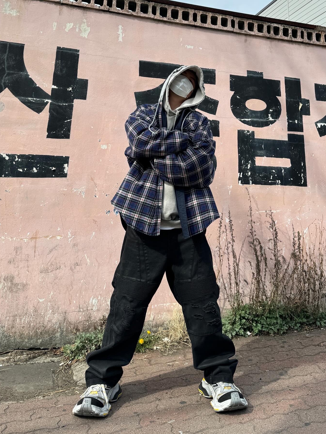 Balenciaga Cargo Sneakers Grey Black Yellow, Project G/R Metalic Logo Hoodie Ivory 착용 스타일