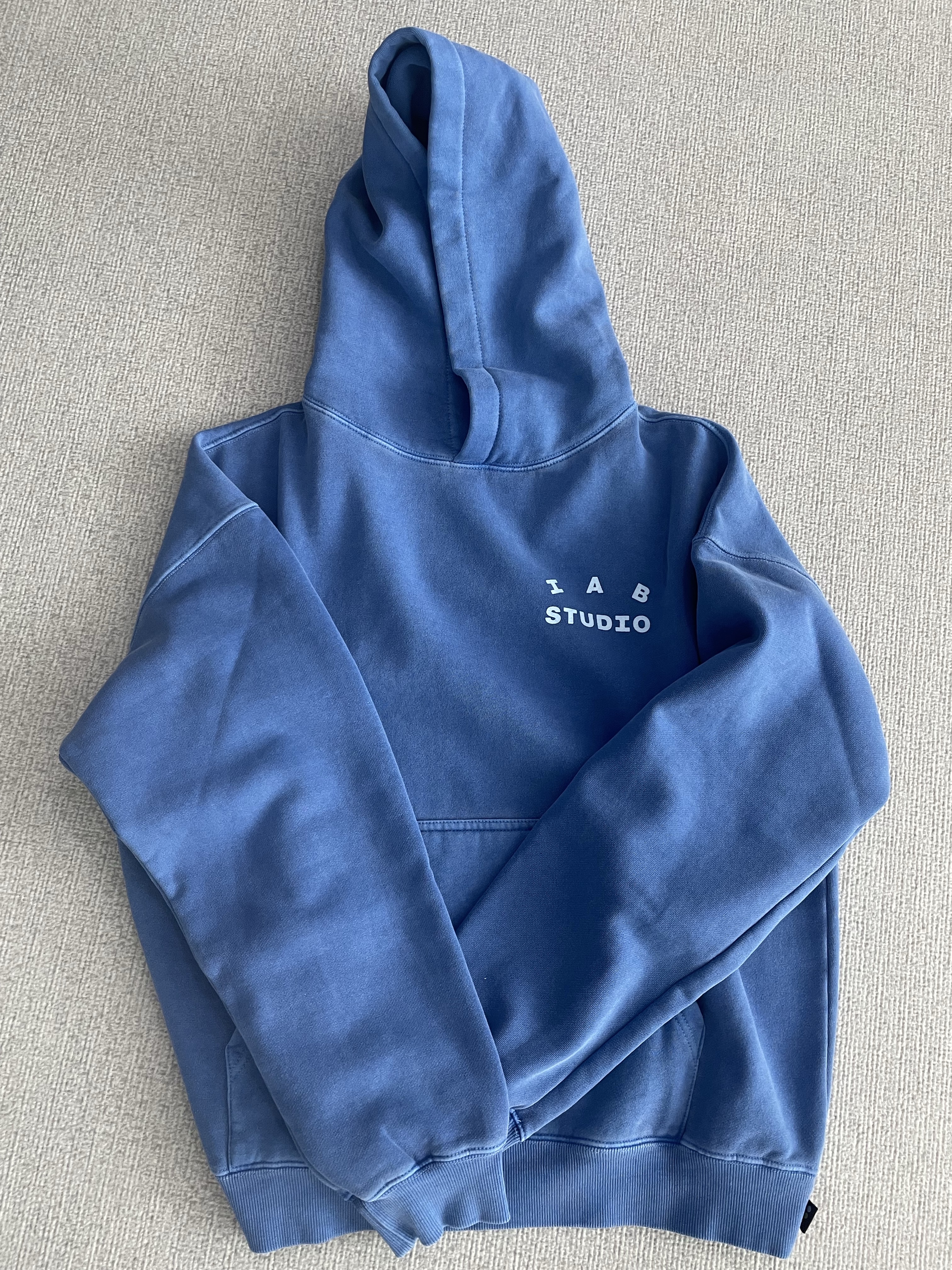 IAB Studio Pigment Hoodie Royal Blue - 22FW 착용 스타일
