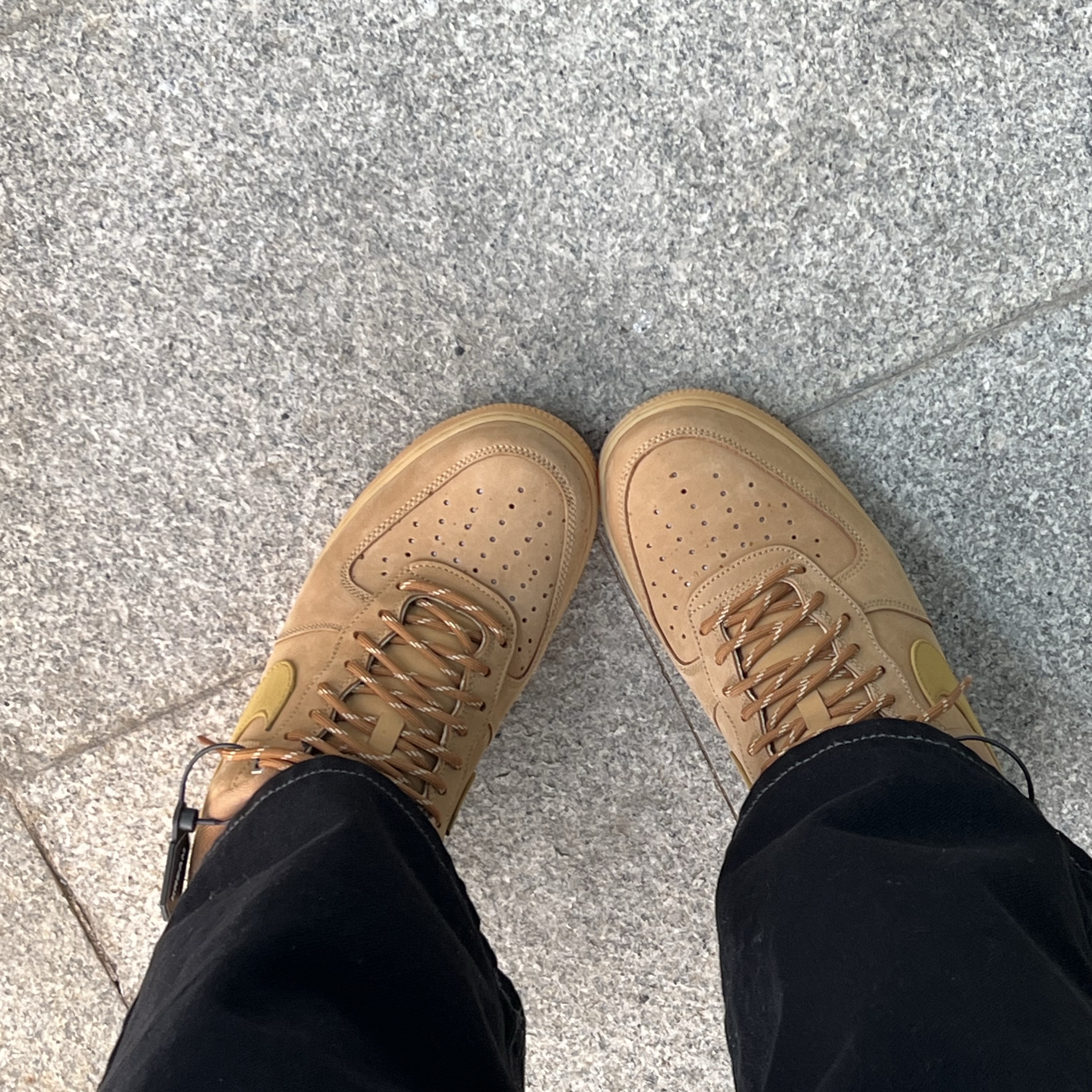 Nike Air Force 1 '07 WB Flax 착용 스타일