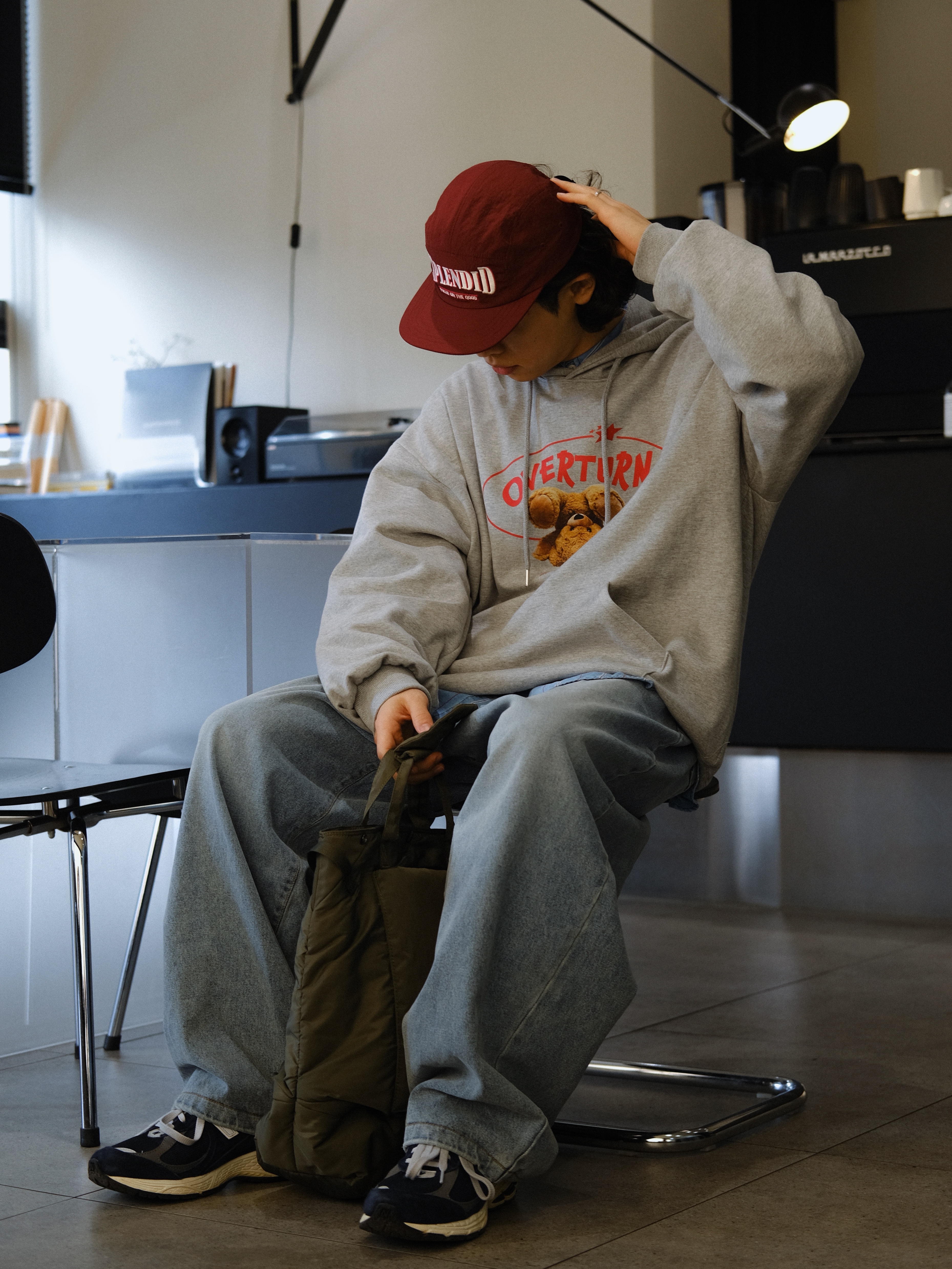 New Balance 2002R Eclipse Castlerock 착용 스타일 - 3