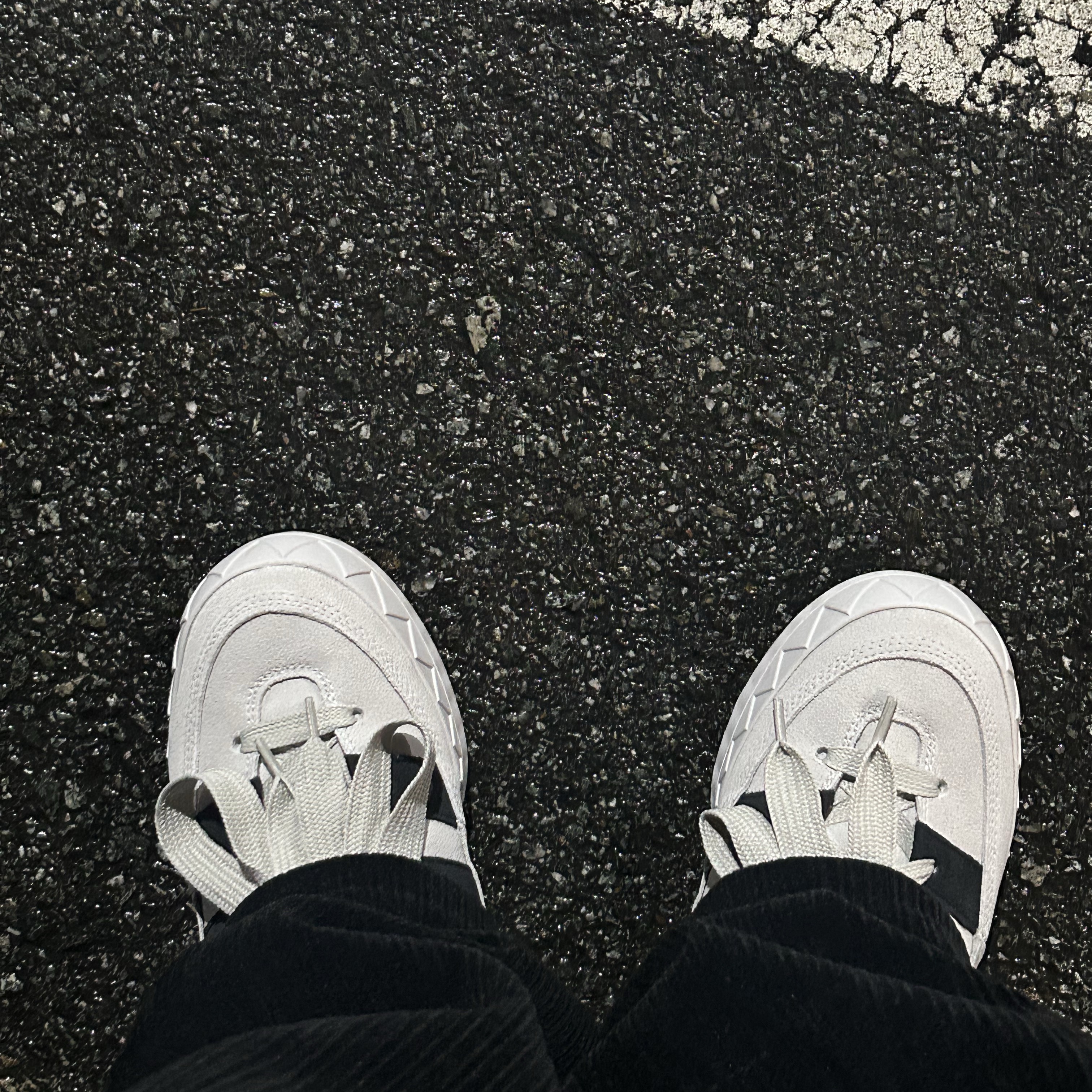 Adidas Adimatic Grey One 착용 스타일