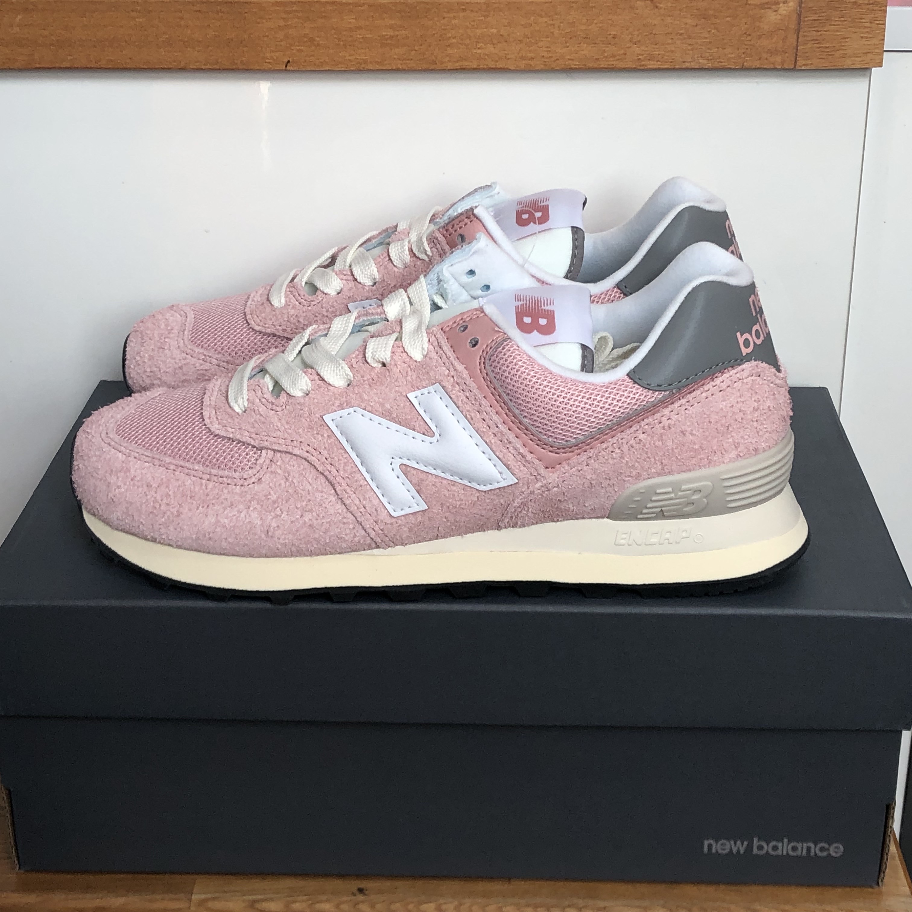 New Balance 574 Heritage Mellow Pink 착용 스타일
