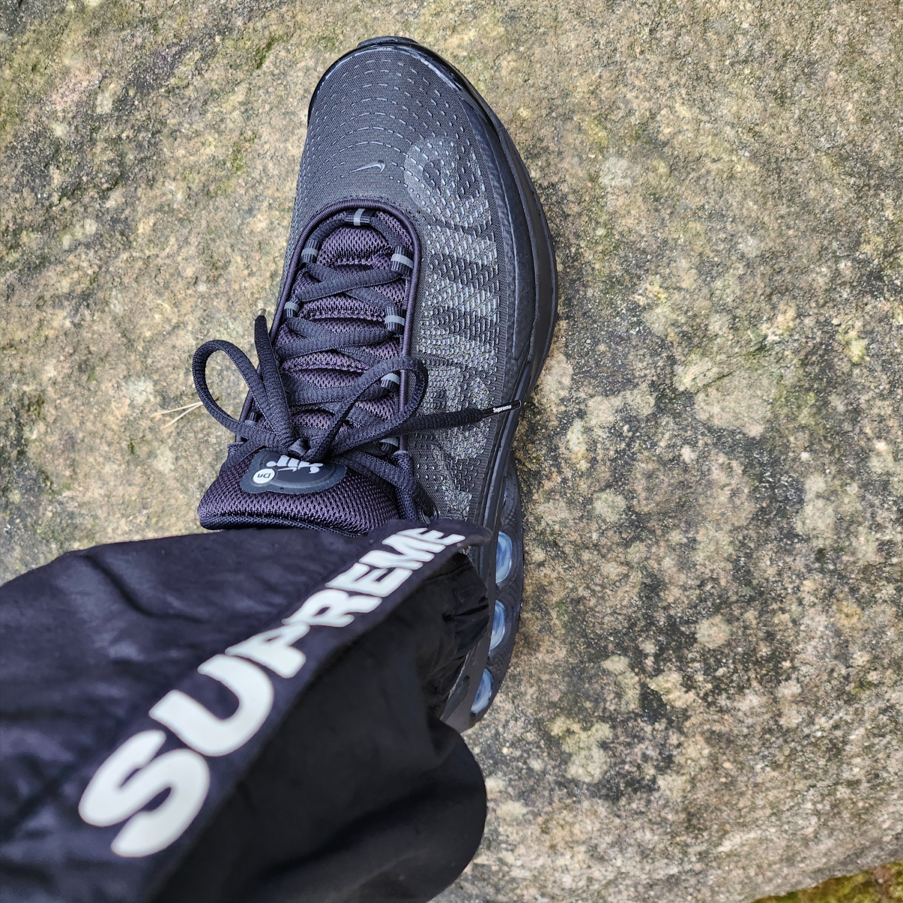 Nike x Supreme Air Max DN SP Black Galactic Jade 착용 스타일 - 1