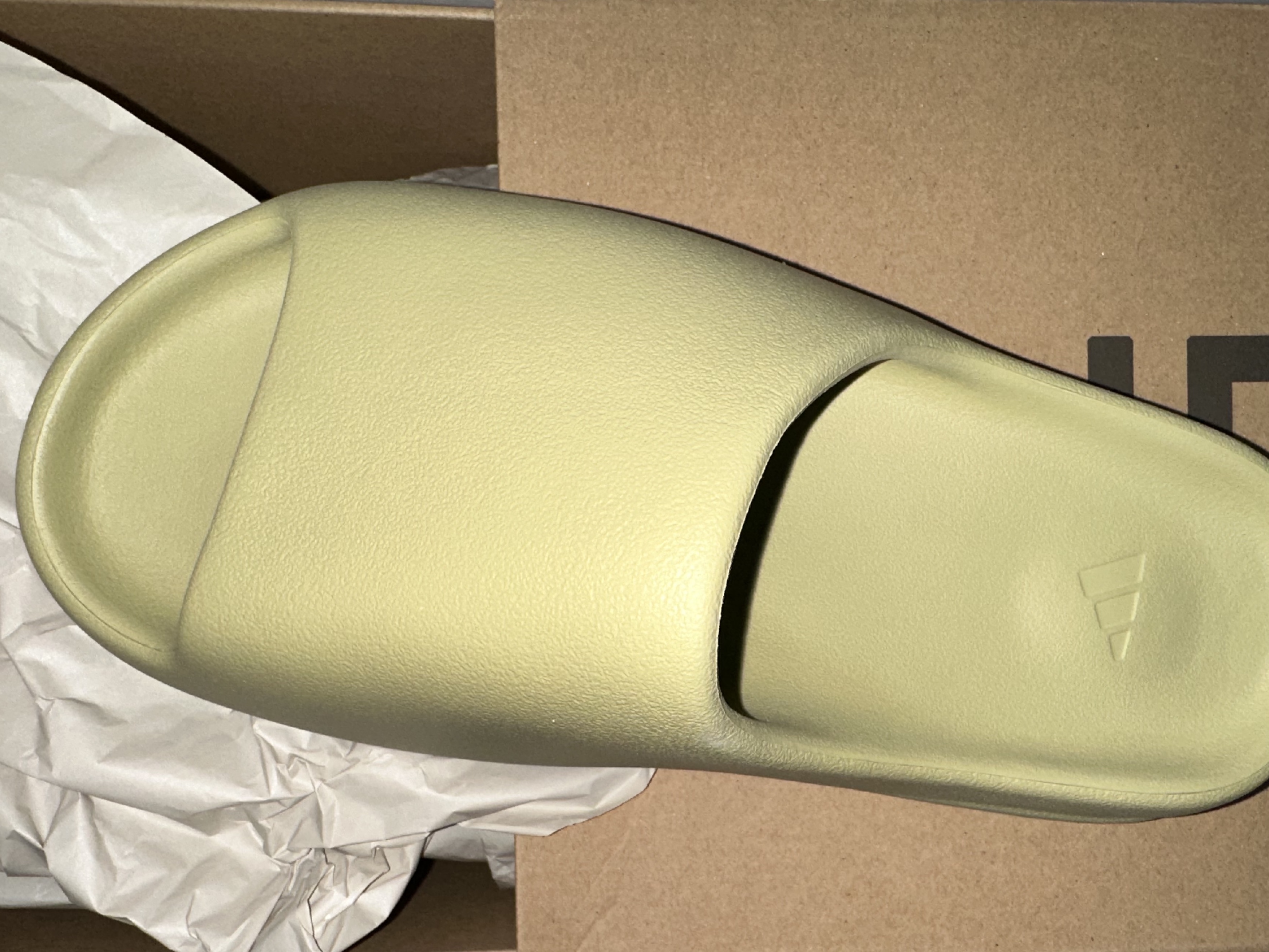 Adidas Yeezy Slide Resin 2022 착용 스타일