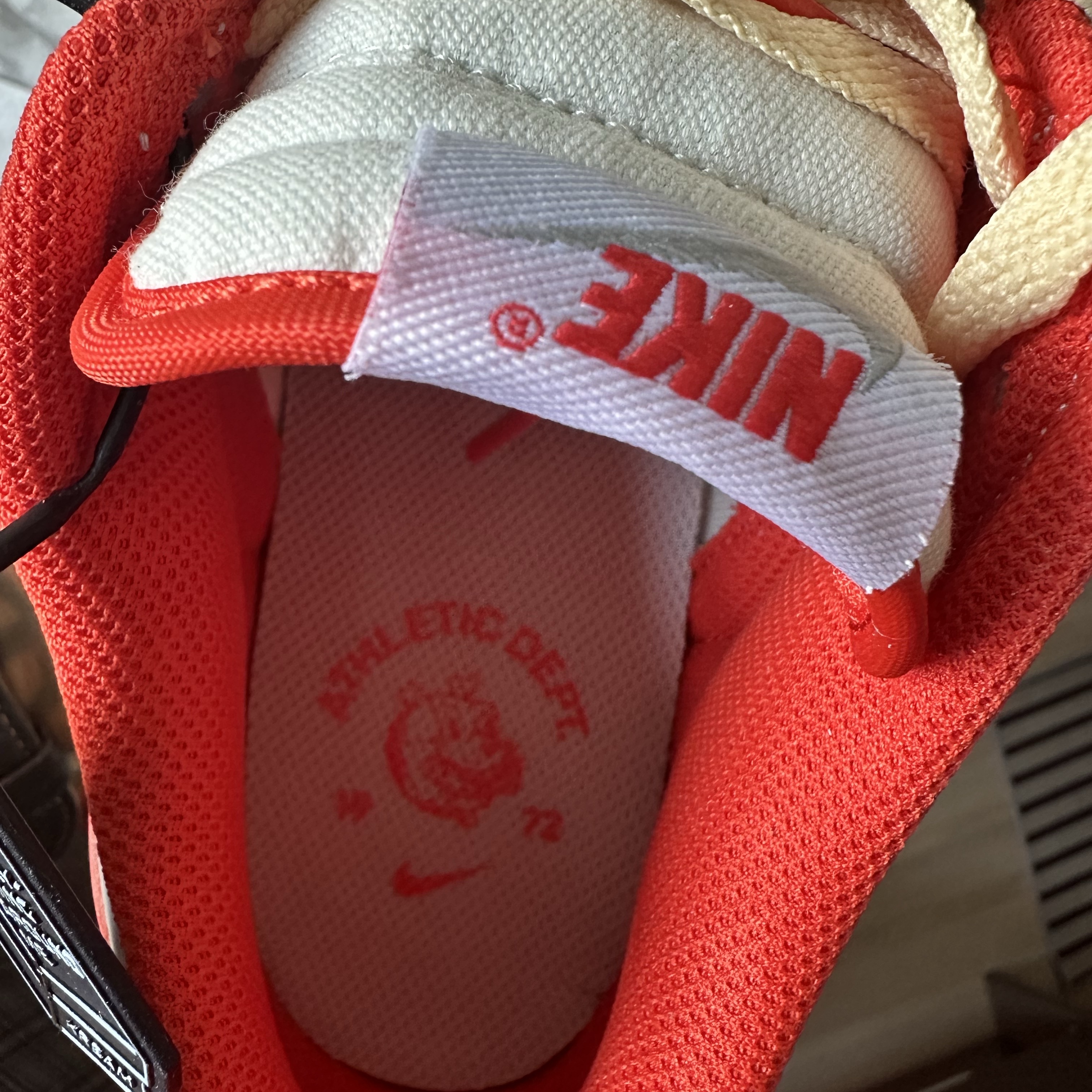 Nike Dunk Low Sail Picante Red 착용 스타일 - 3