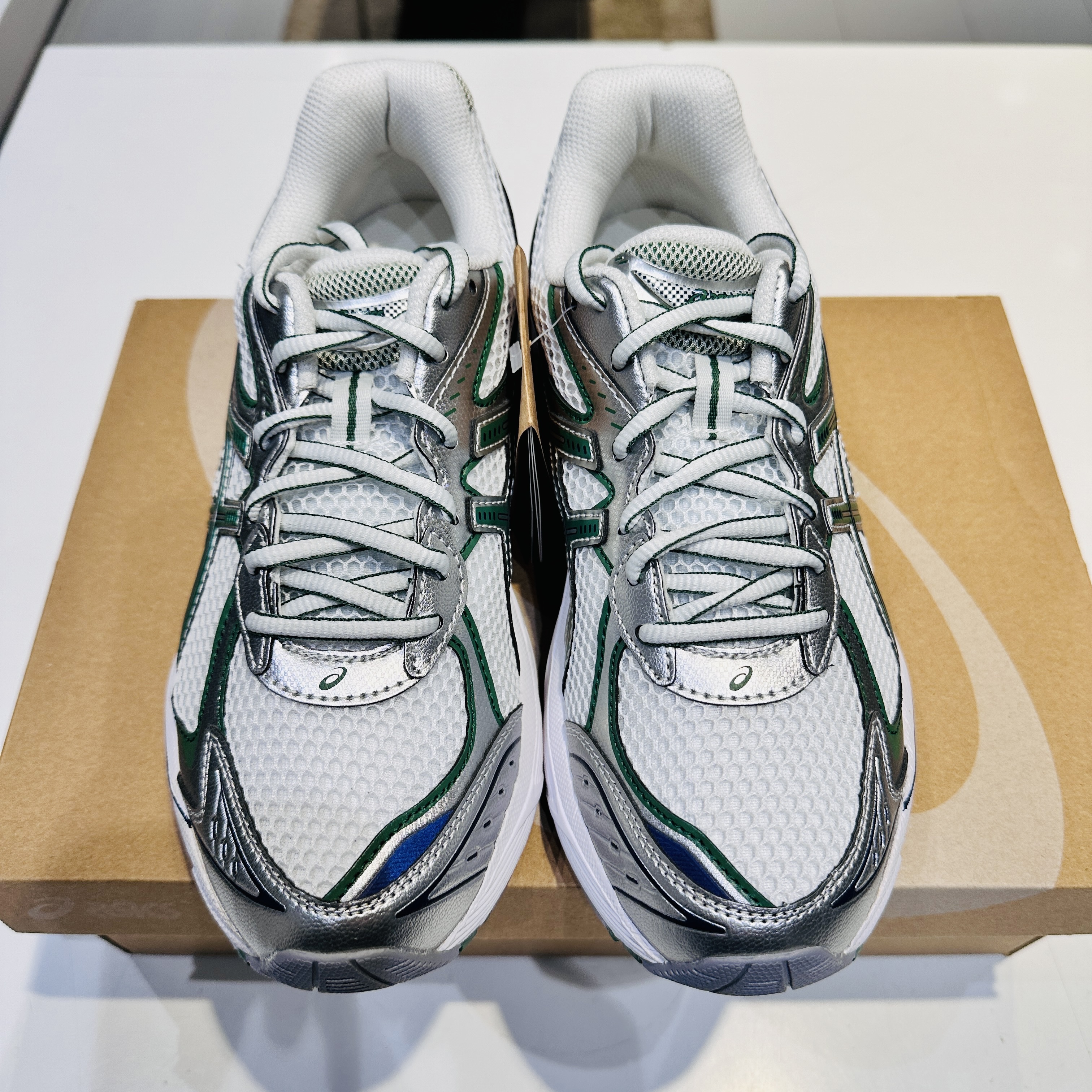 Asics GT-2160 White Shamrock Green 착용 스타일 - 1