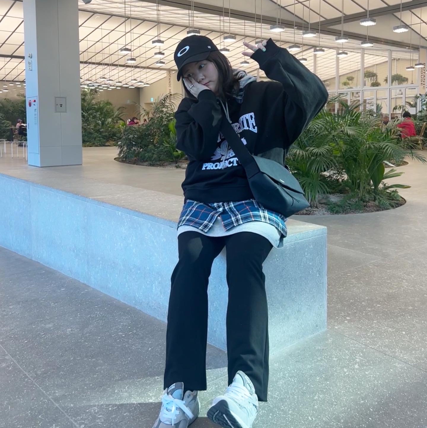 Project G/R 3 Layered Top Black, (W) New Balance 993 Made in USA Grey - D Wide 착용 스타일 - 2