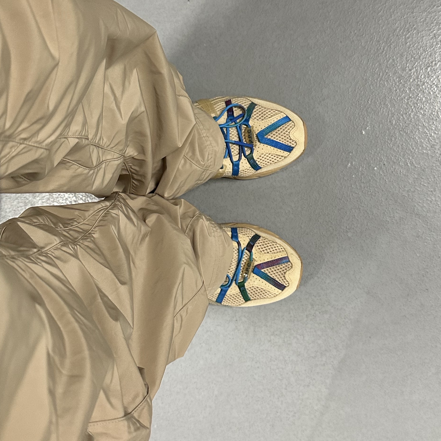 Asics x A.P.C. Gel-Sonoma 15-50 Beige, Nike x Off-White NRG Track Suit Khaki - Asia 착용 스타일