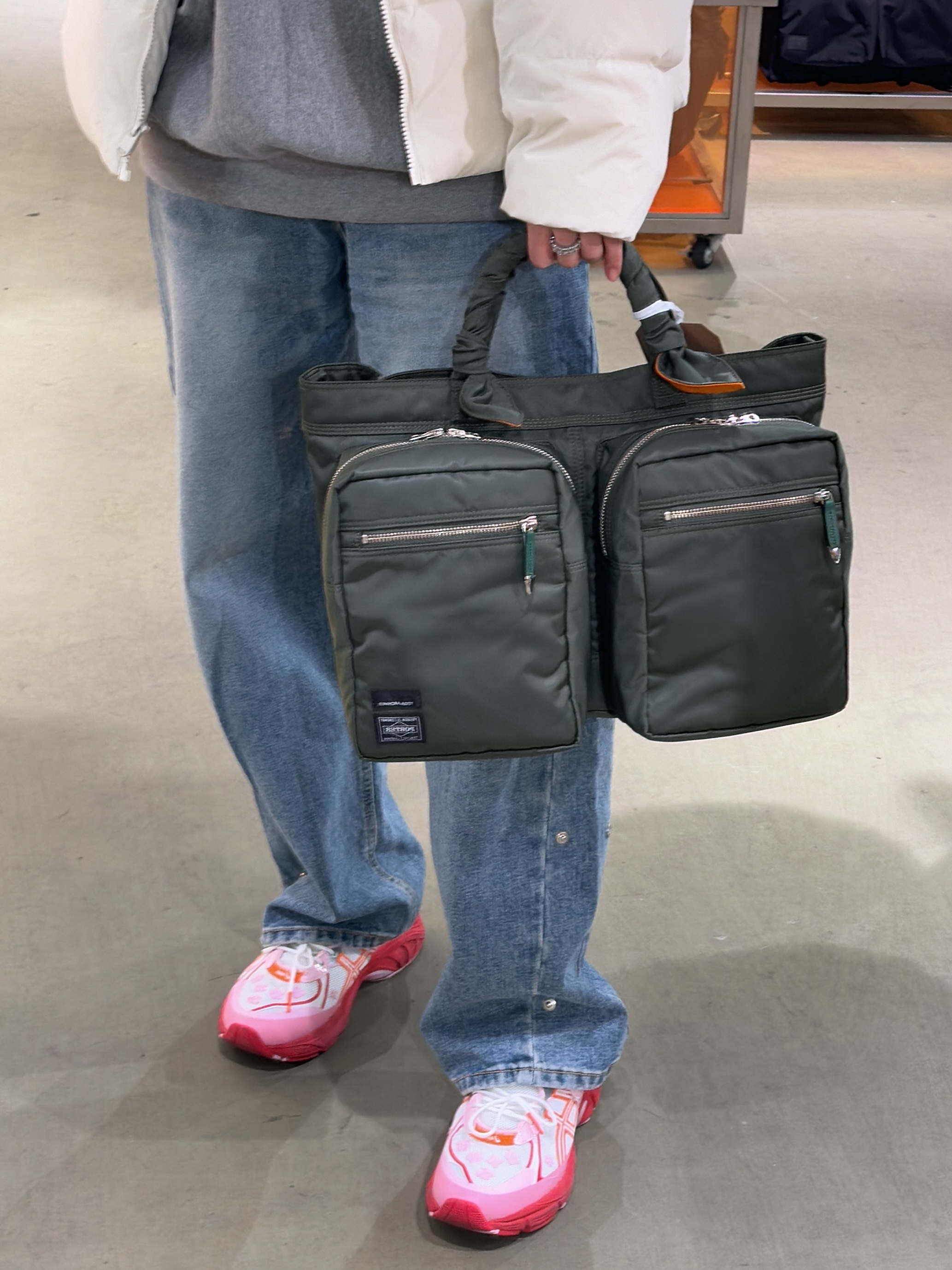 Porter x Toga Tote Bag Sage Green, Asics x Cecilie Bahnsen GT-2160 White Habanero 착용 스타일