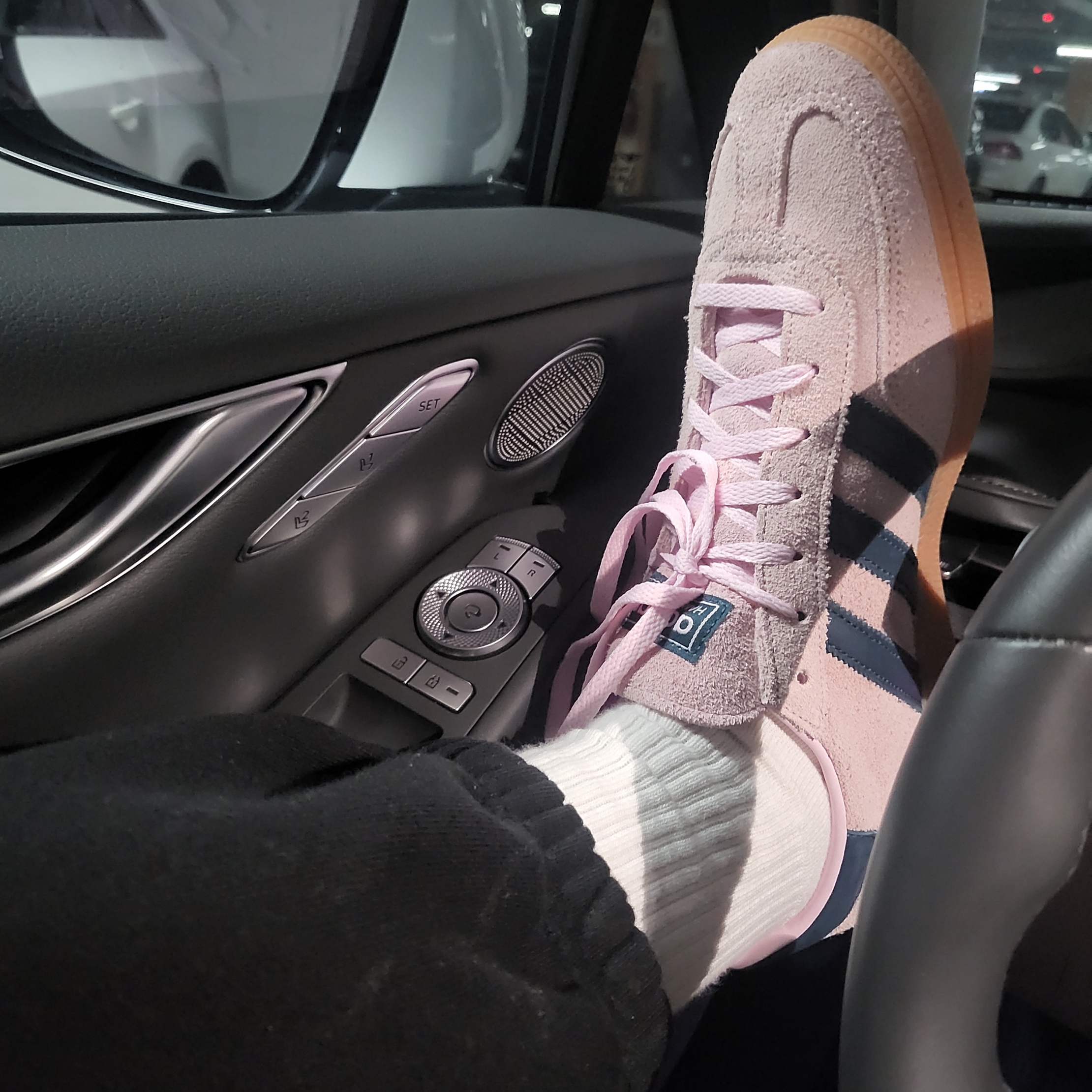 (W) Adidas Spezial Handball Clear Pink 착용 스타일