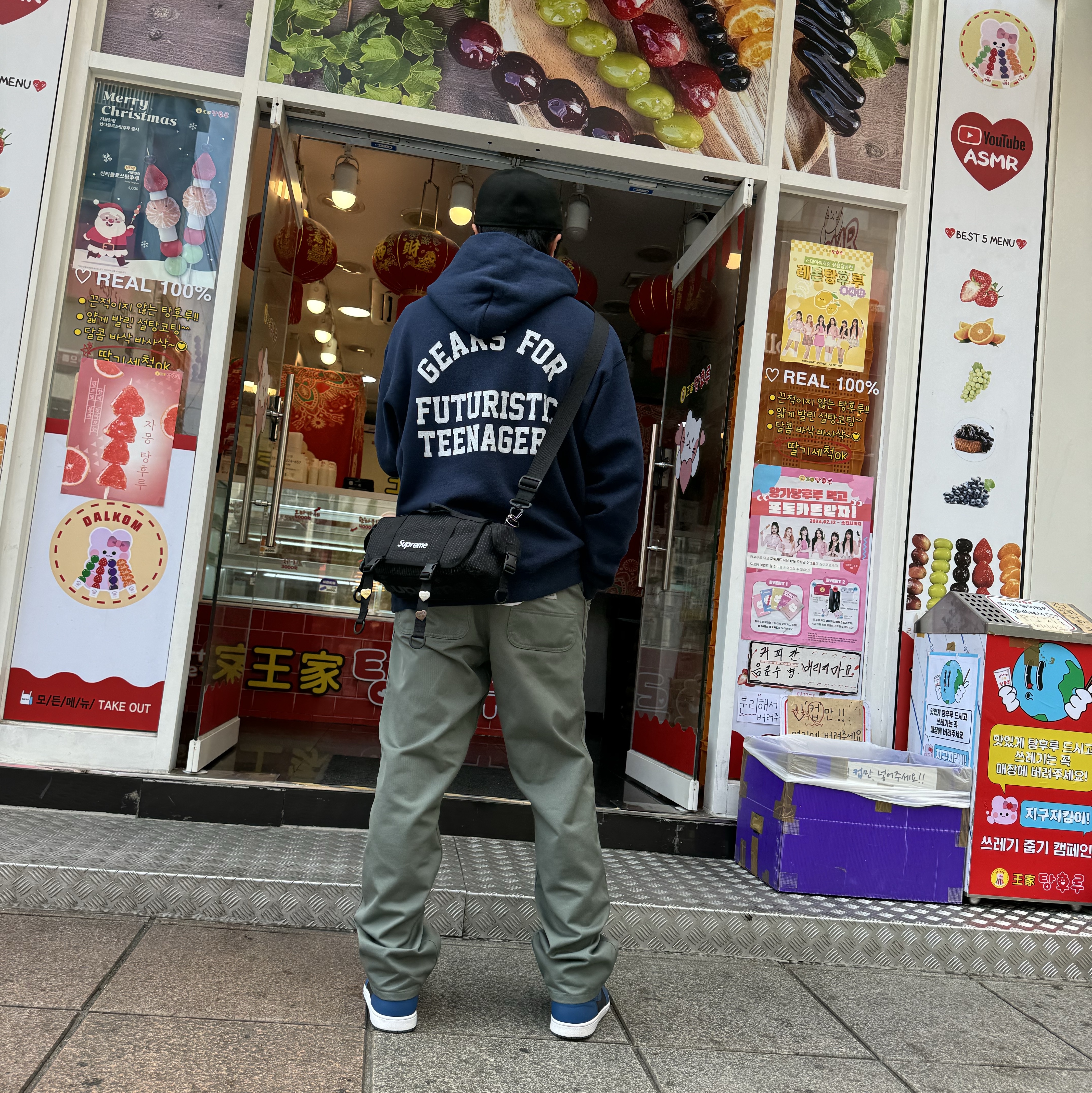Human Made Sweat Hoodie Navy, Human Made Heart Pin Set Gold (Set of 3) 착용 스타일