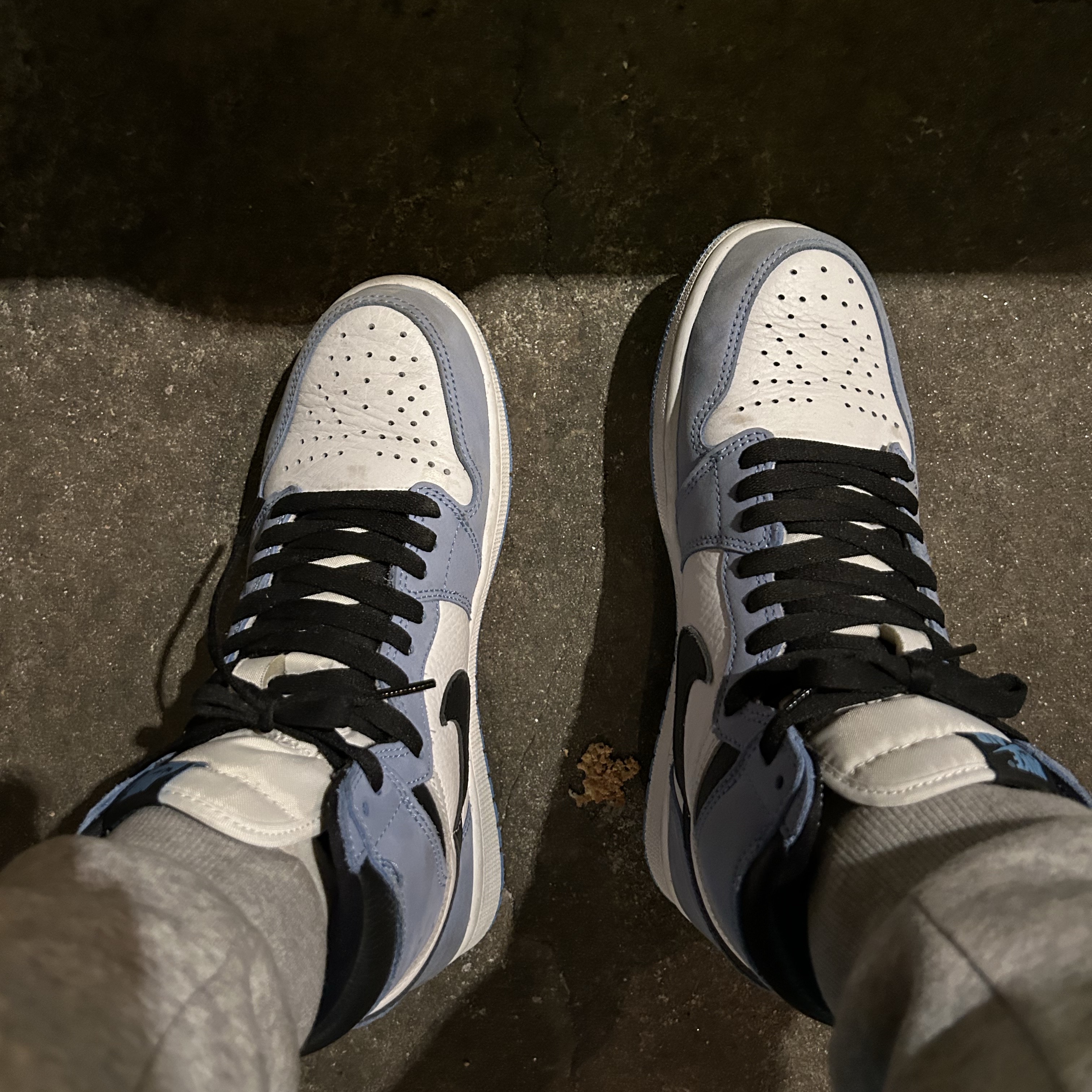 Jordan 1 Retro High OG University Blue 착용 스타일