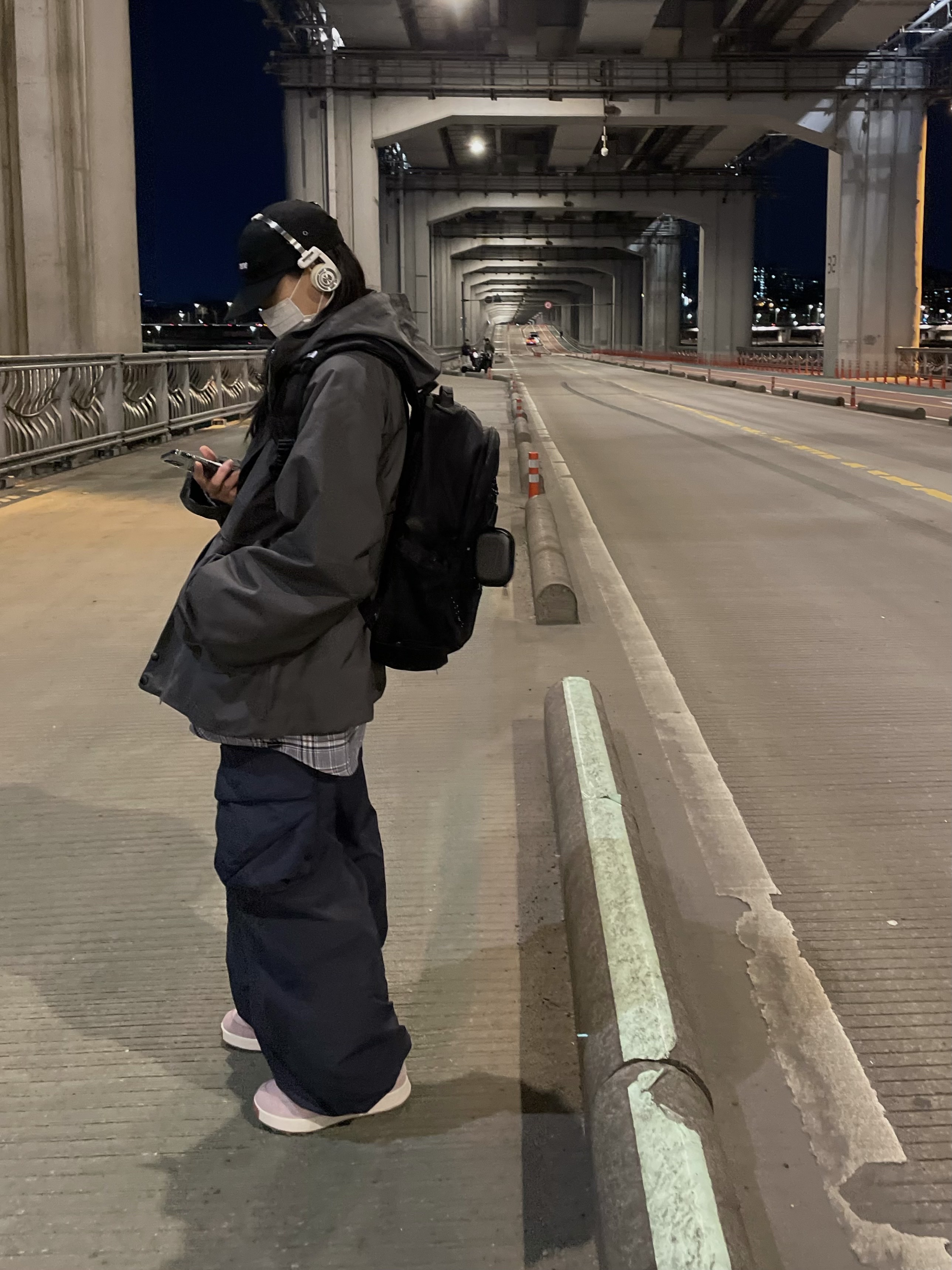 Supreme Waxed Cotton Camp Cap Black - 23FW, Supreme x Koss Portapro Headphones White - 23FW 착용 스타일 - 4