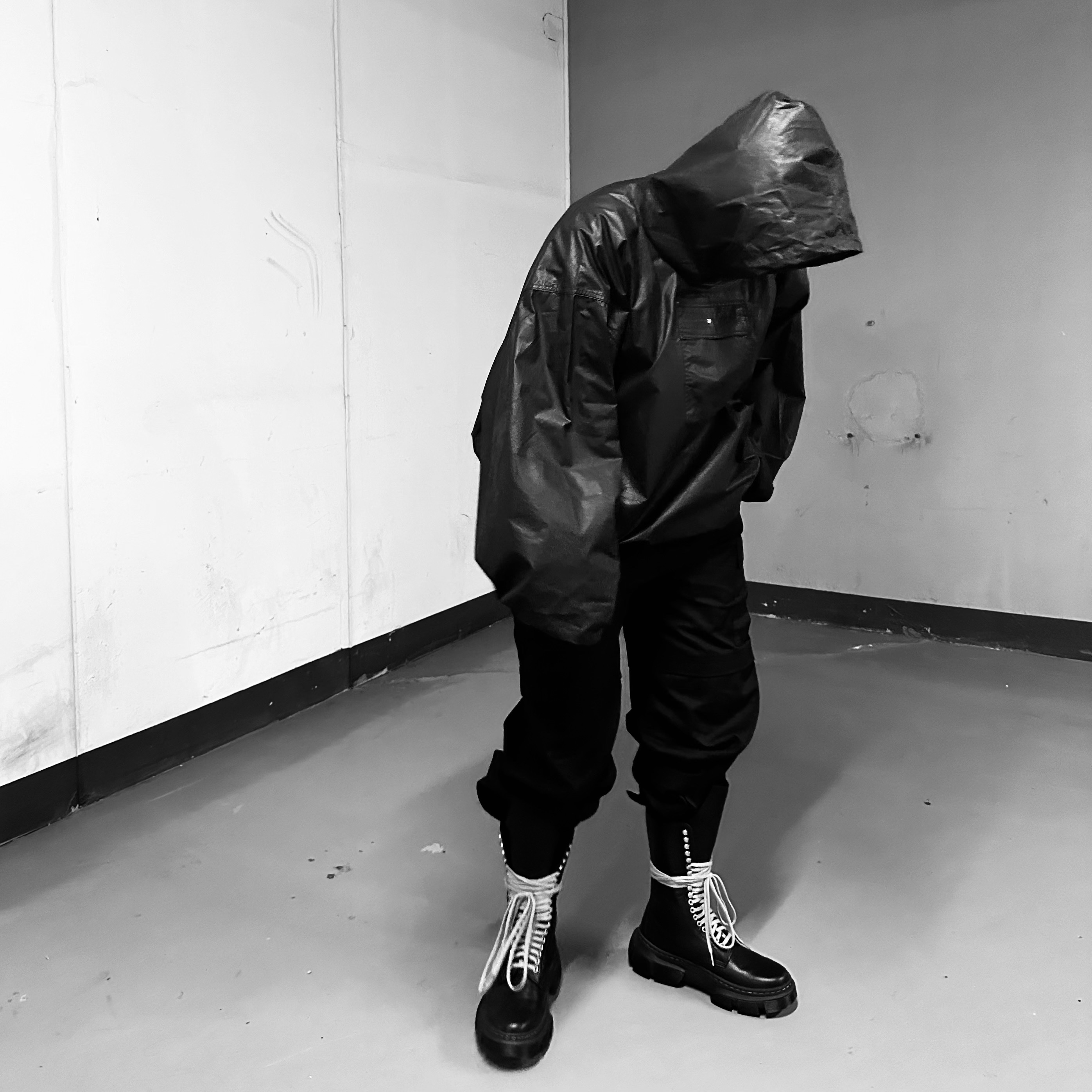 Awende Rordpanel Cargo Pants Black, Dr. Martens x Rick Owens 1918 DMXL Calf Length Boot Black 착용 스타일 - 5