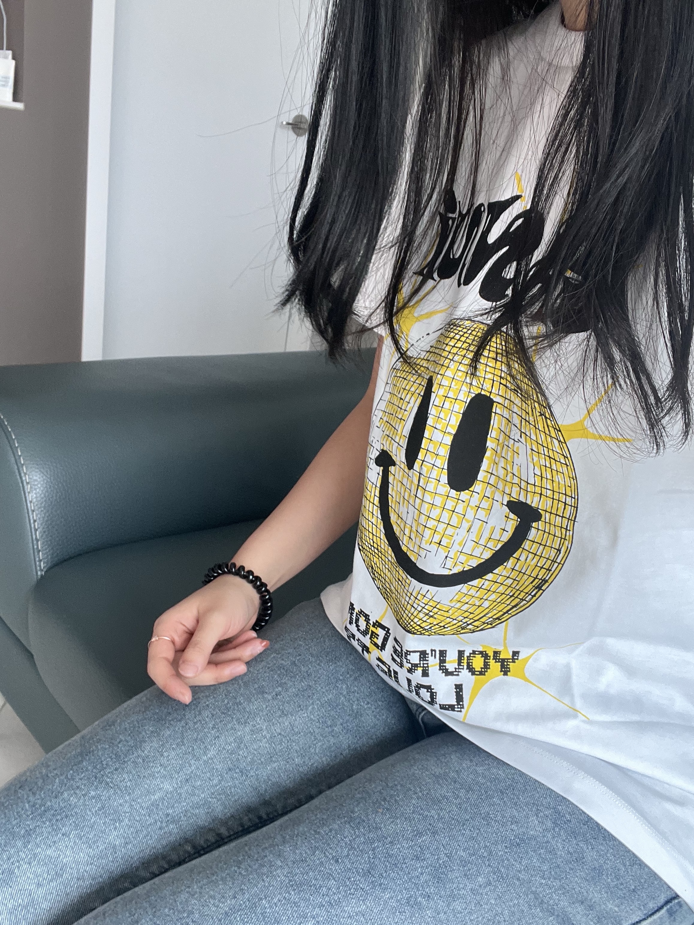 (W) Ganni Yellow Smiley Relaxed T-Shirt Bright White 착용 스타일