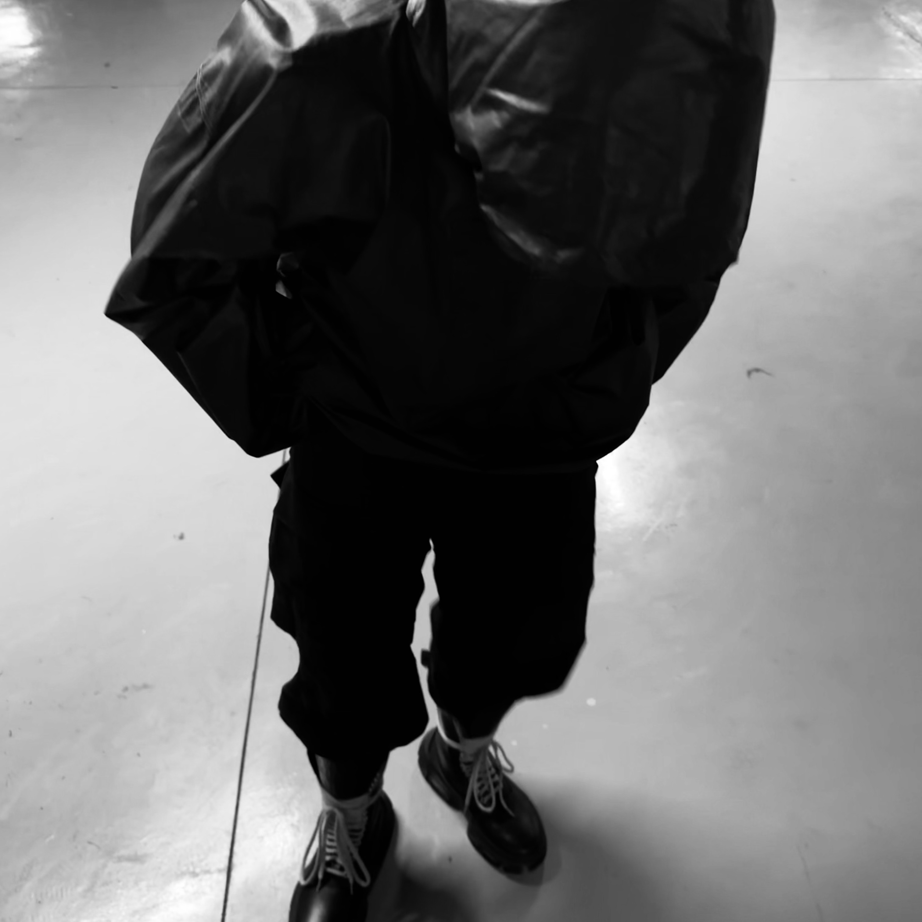 Awende Rordpanel Cargo Pants Black, Dr. Martens x Rick Owens 1918 DMXL Calf Length Boot Black 착용 스타일 - 4