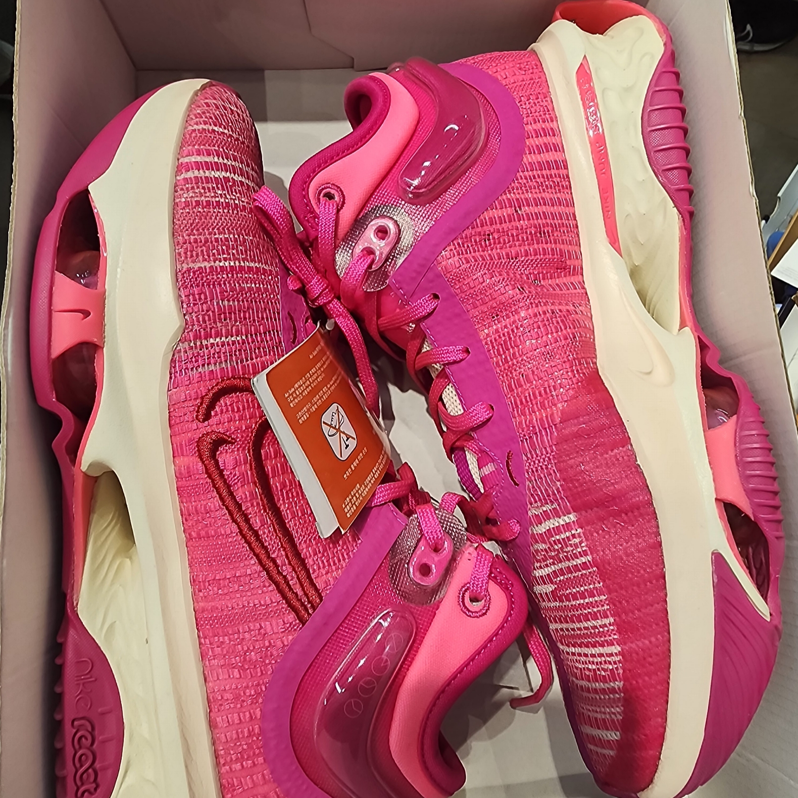 Nike Air Zoom GT Jump 2 EP Hyper Pink 착용 스타일