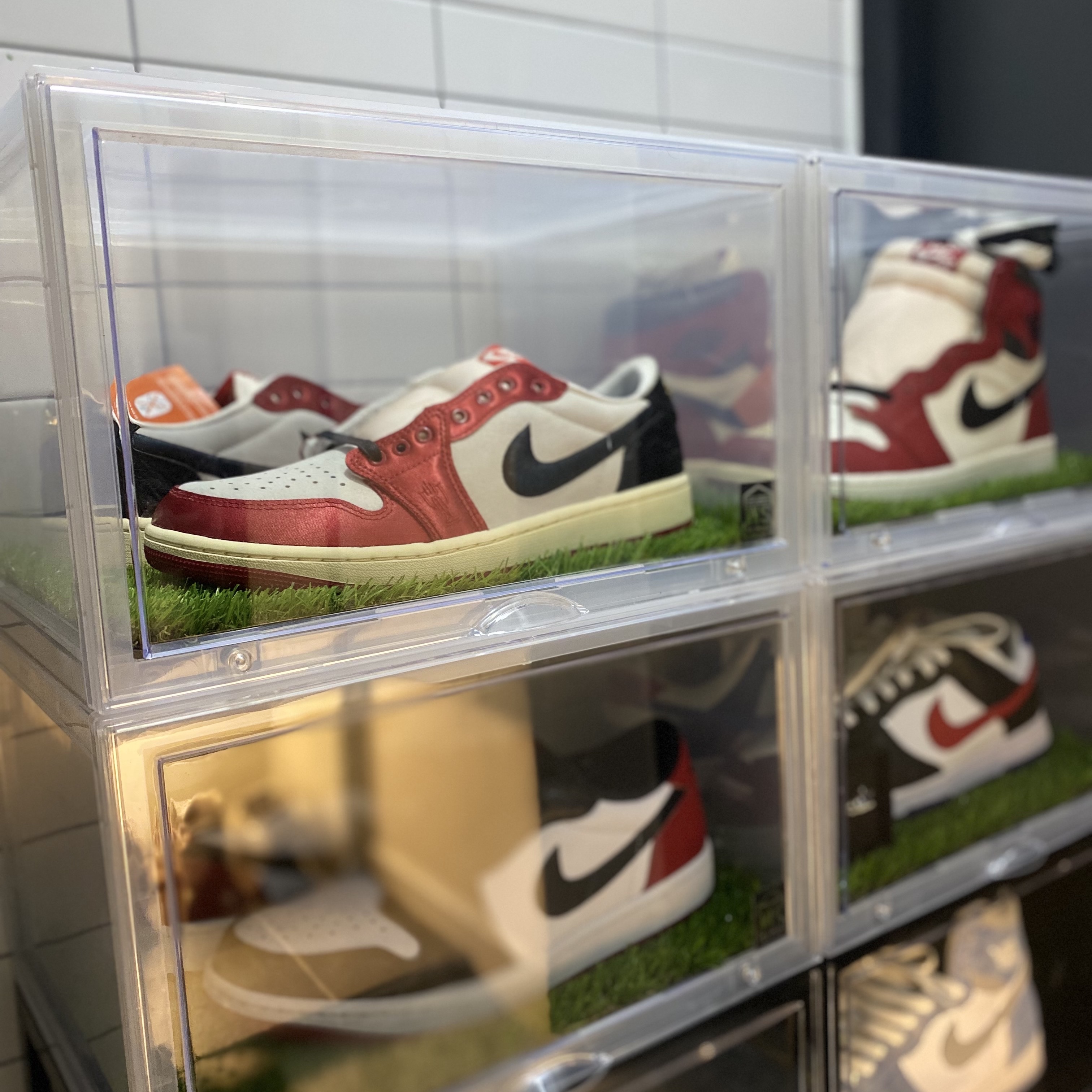 Jordan 1 x Trophy Room Retro Low OG SP Sail Varsity Red, Jordan 1 Retro High OG Chicago 2022 착용 스타일 - 2
