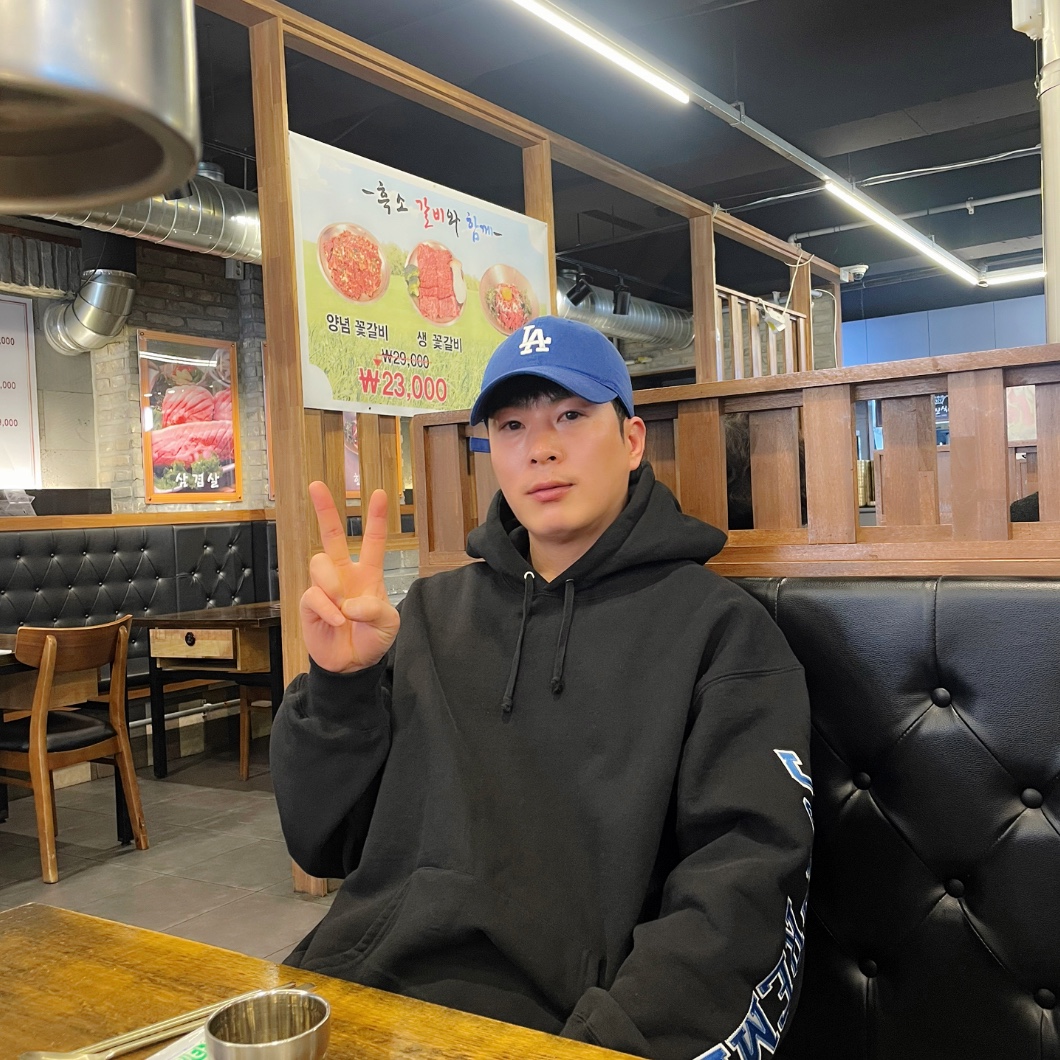 MLB New Fit Structure Ball Cap LA Dodgers Dark Blue, Supreme Sleeve Arc Hooded Sweatshirt Black - 23FW 착용 스타일 - 1