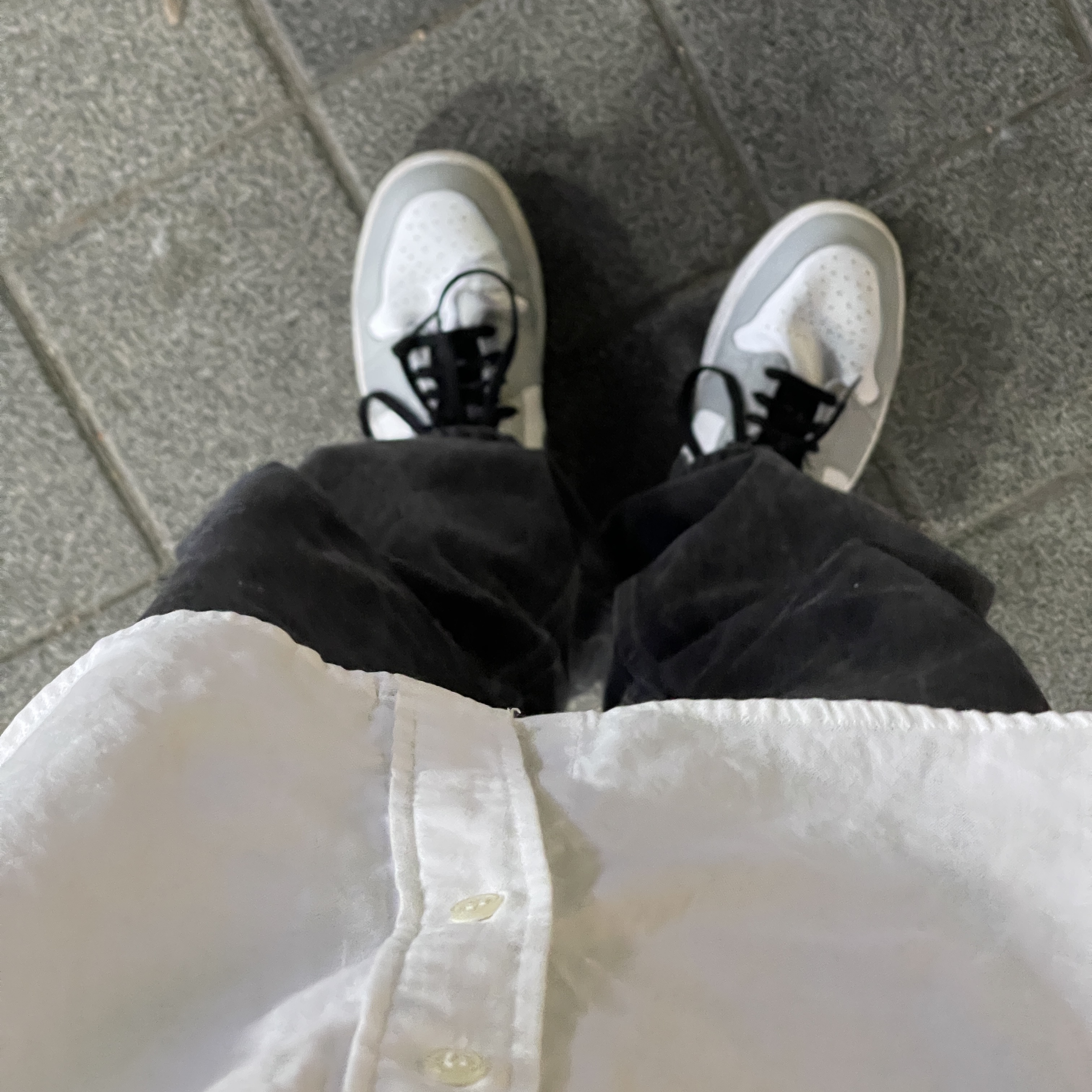 Jordan 1 Mid Light Smoke Grey Anthracite 착용 스타일 - 1