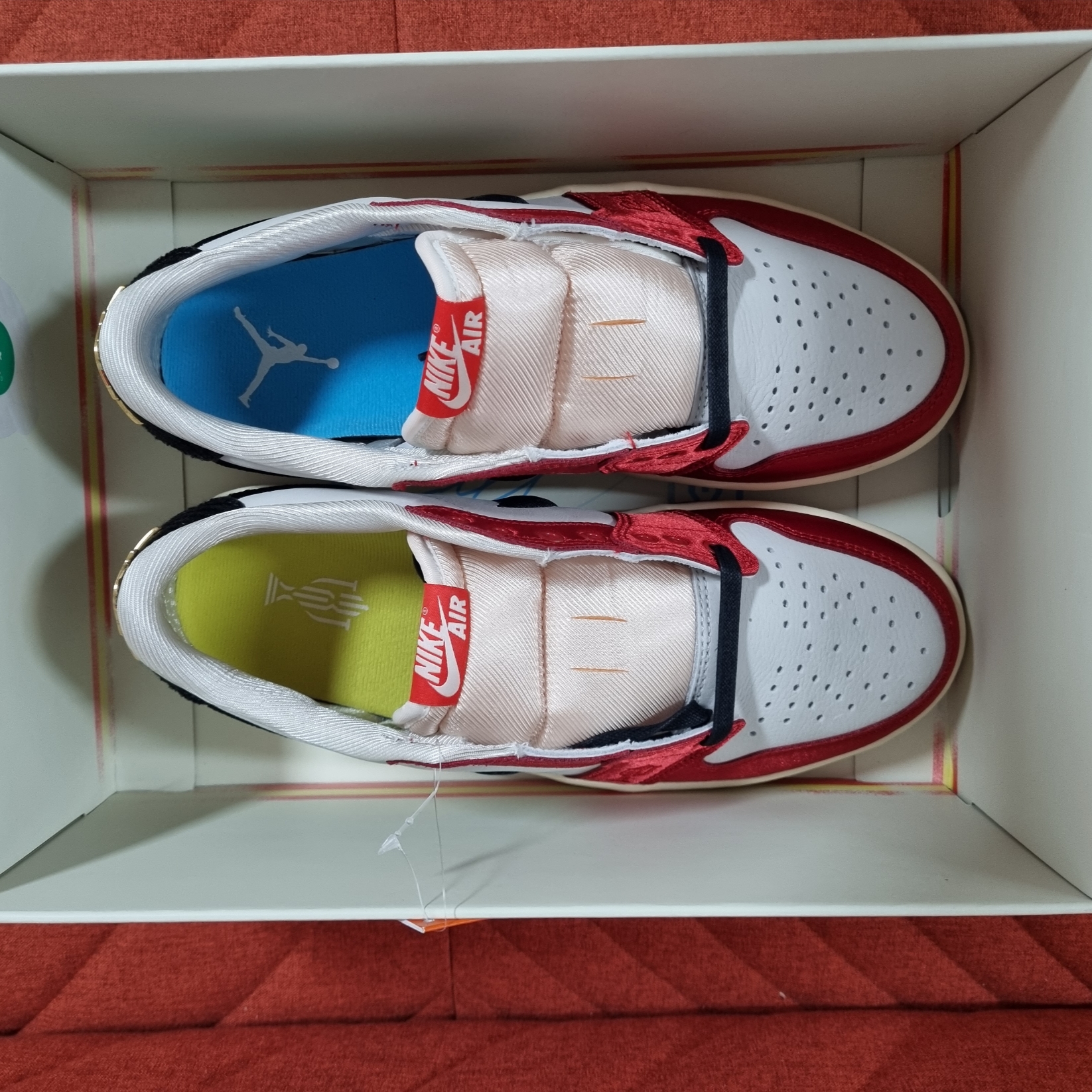Jordan 1 x Trophy Room Retro Low OG SP Sail Varsity Red 착용 스타일 - 4
