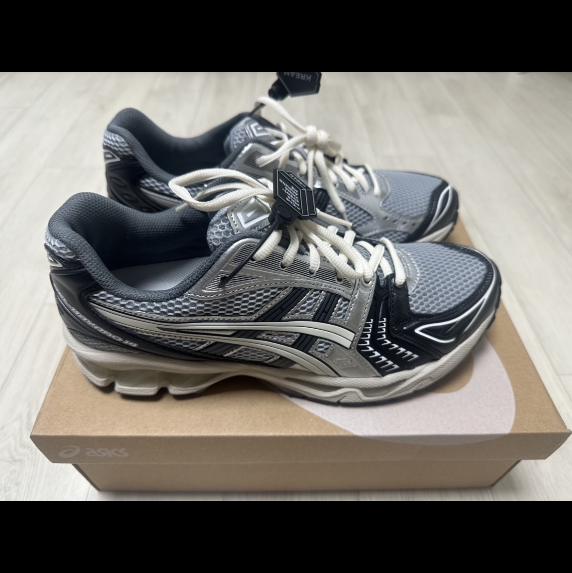 Asics Gel-Kayano 14 Black Glacier Grey, (W) Asics Gel-Kayano 14 White Midnight 착용 스타일 - 1