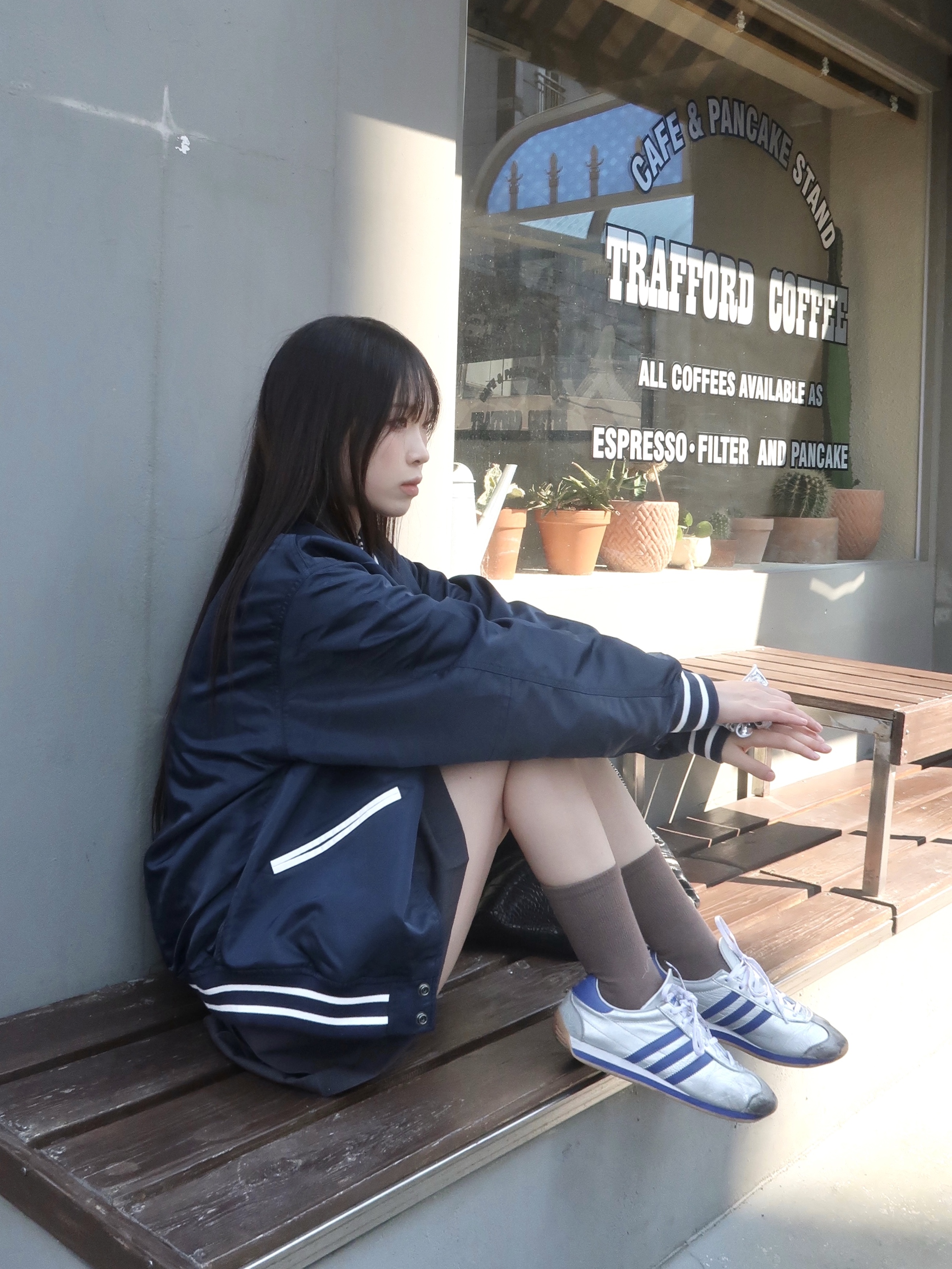 [KREAM 단독] Sentiments No.370 Star Hair Scrunchy Silver, Adidas Country OG Matte Silver Bright Blue 착용 스타일 - 3