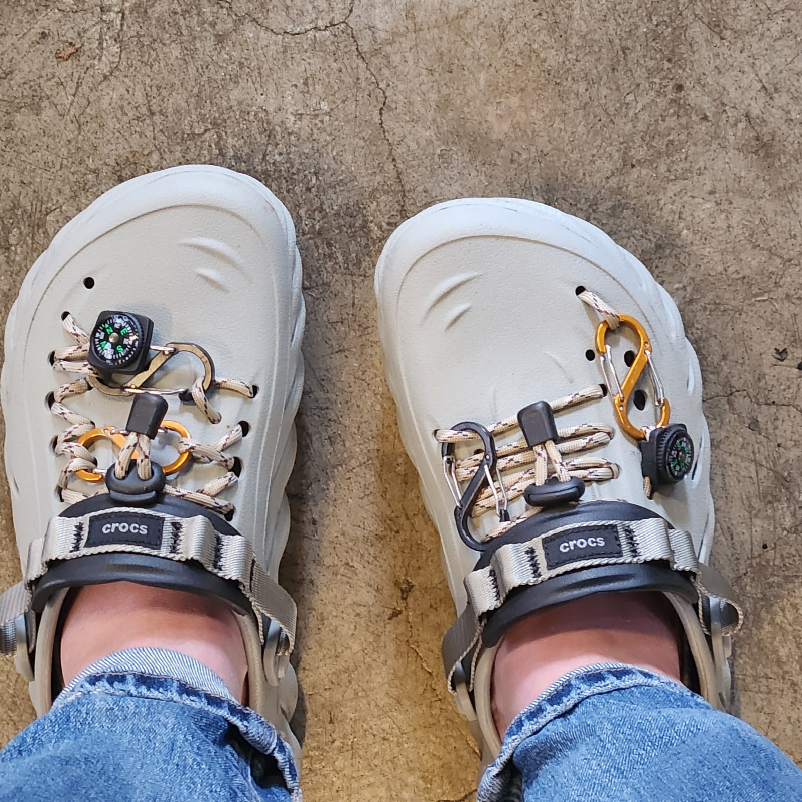 Crocs Echo Clog Elephant 착용 스타일 - 3