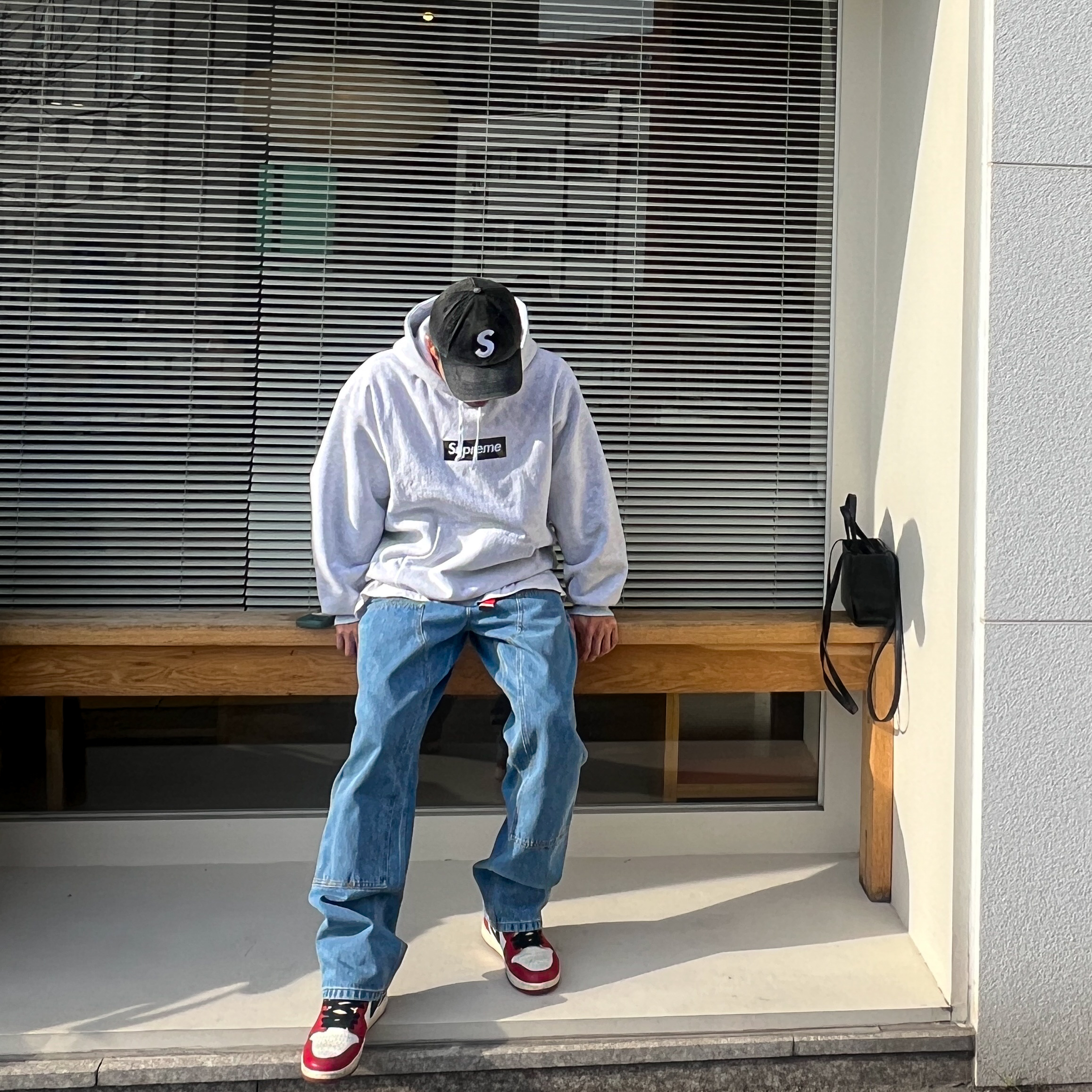 Supreme Box Logo Hooded Sweatshirt Ash Grey - 23FW, Jordan 1 Retro High OG Chicago 2022 착용 스타일 - 2