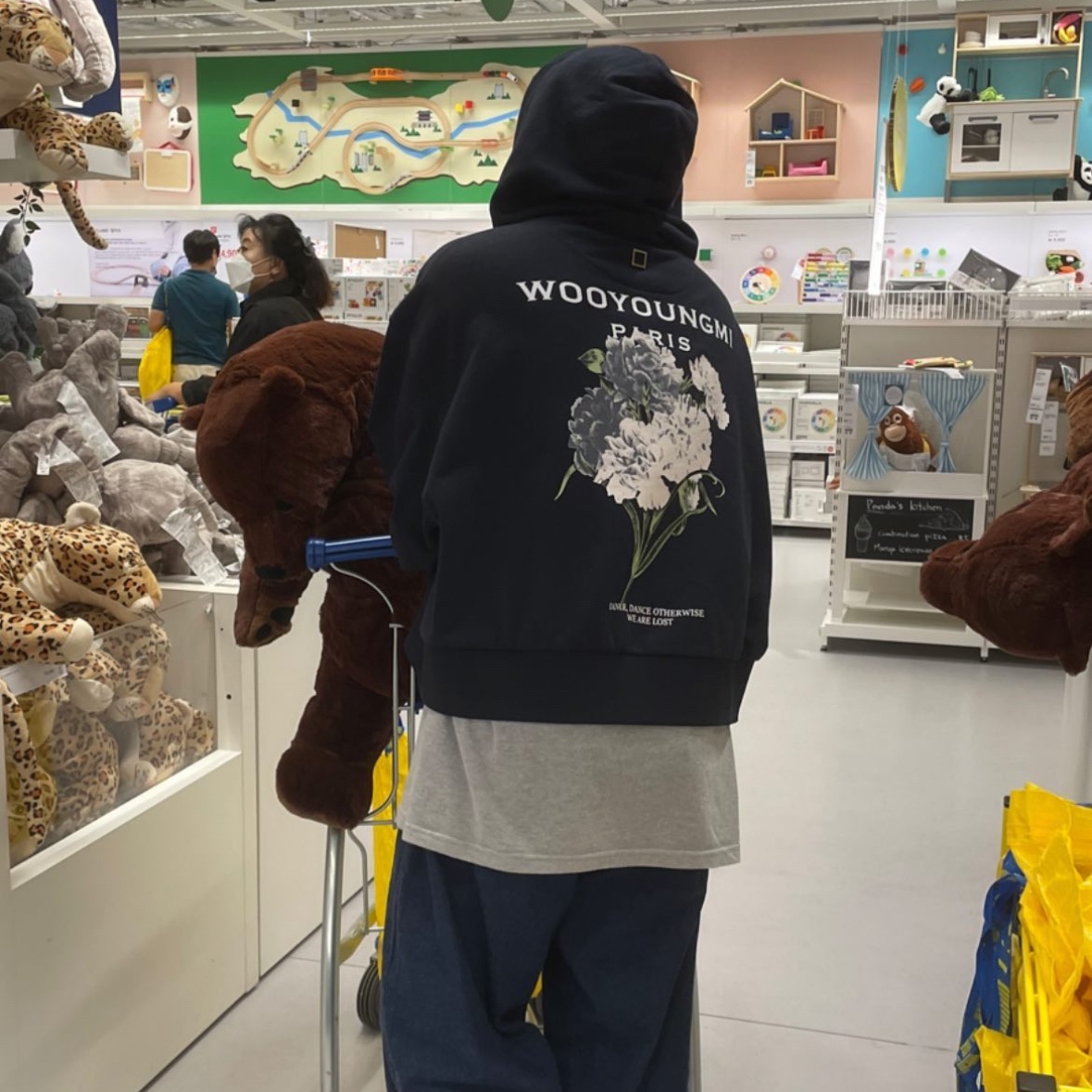 Wooyoungmi Flower Print Back Logo Hoodie Black - 21SS 착용 스타일