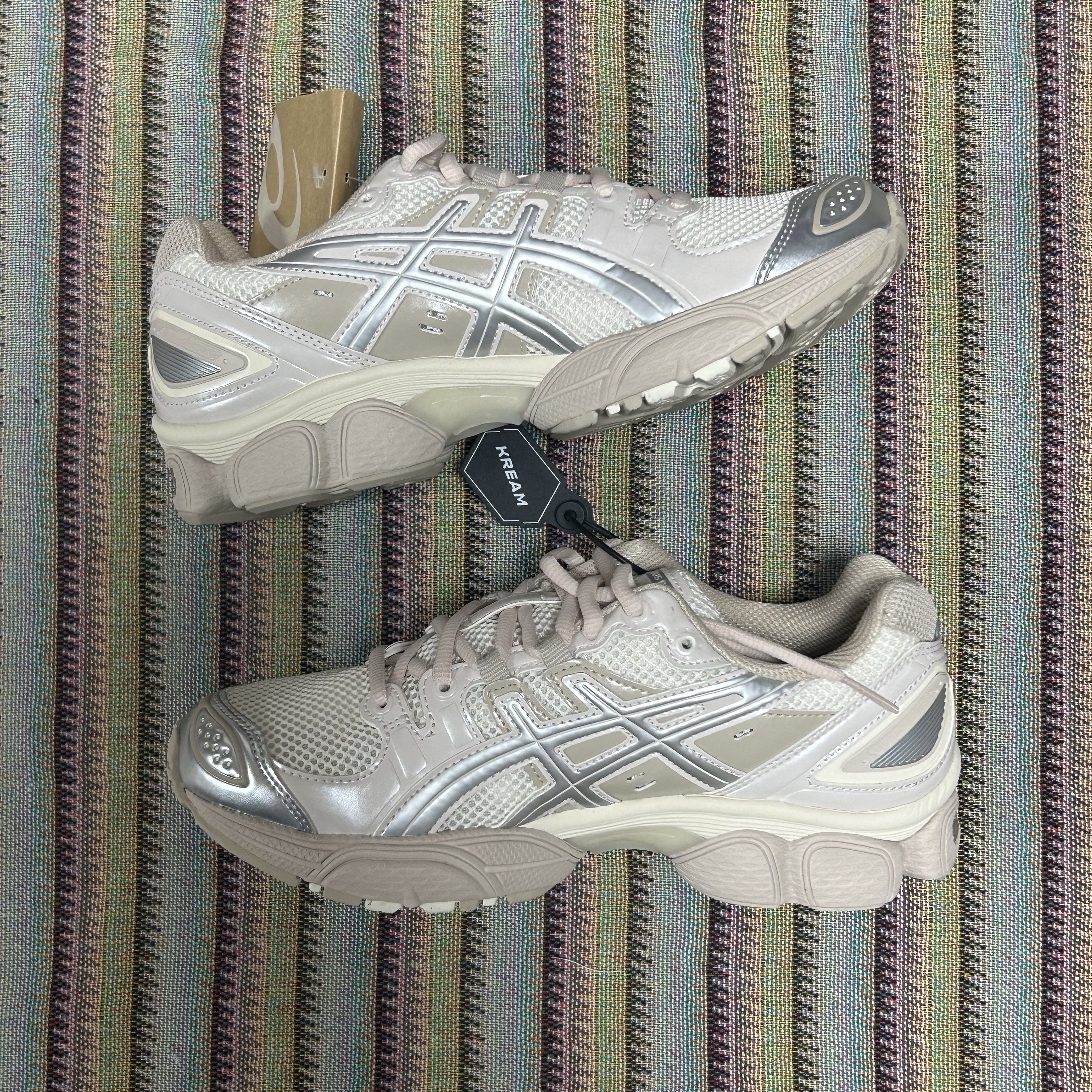 (W) Asics Gel-Nimbus 9 Cream Mineral Beige 착용 스타일 - 1