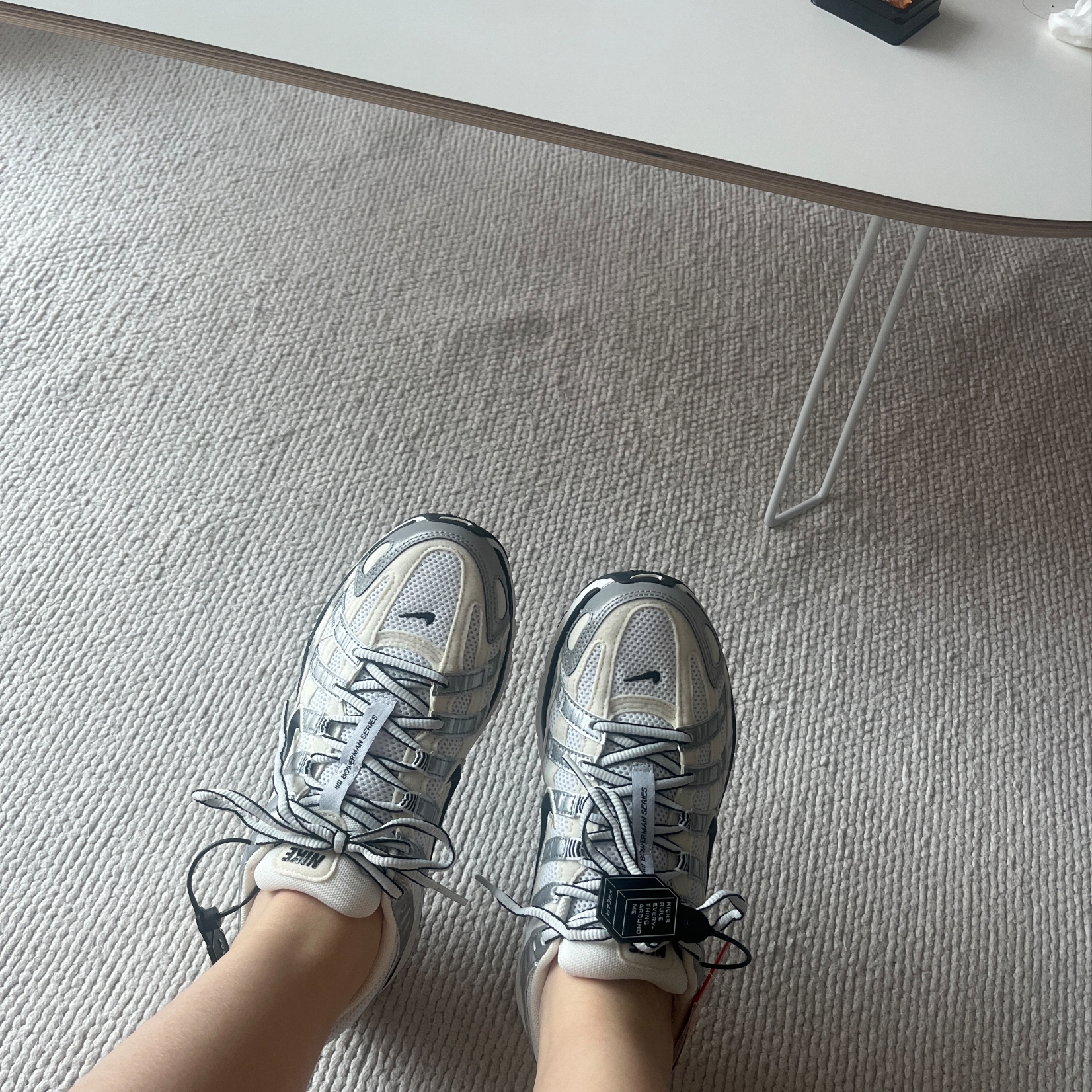 (W) Nike P-6000 Coconut Milk Metallic Silver 착용 스타일