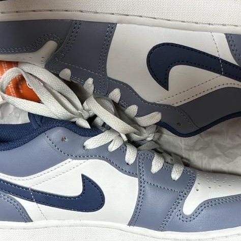 Jordan 1 Low Ashen Slate and Mystic Navy 착용 스타일