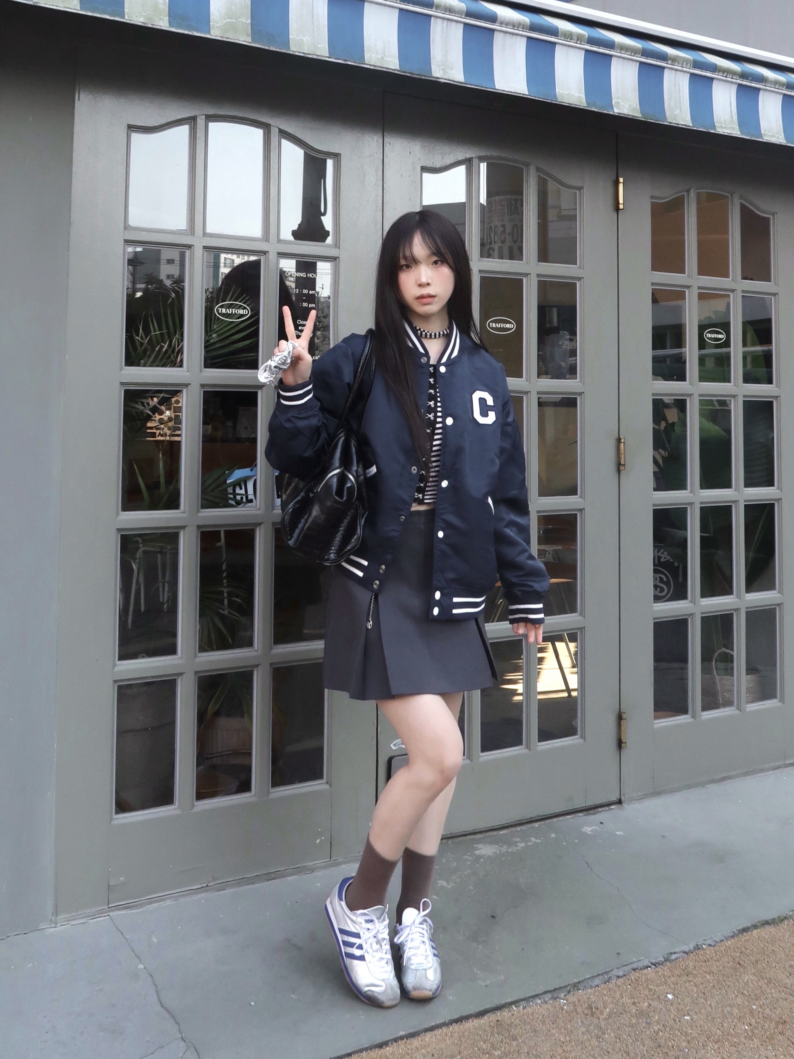 [KREAM 단독] Sentiments No.370 Star Hair Scrunchy Silver, Adidas Country OG Matte Silver Bright Blue 착용 스타일 - 1