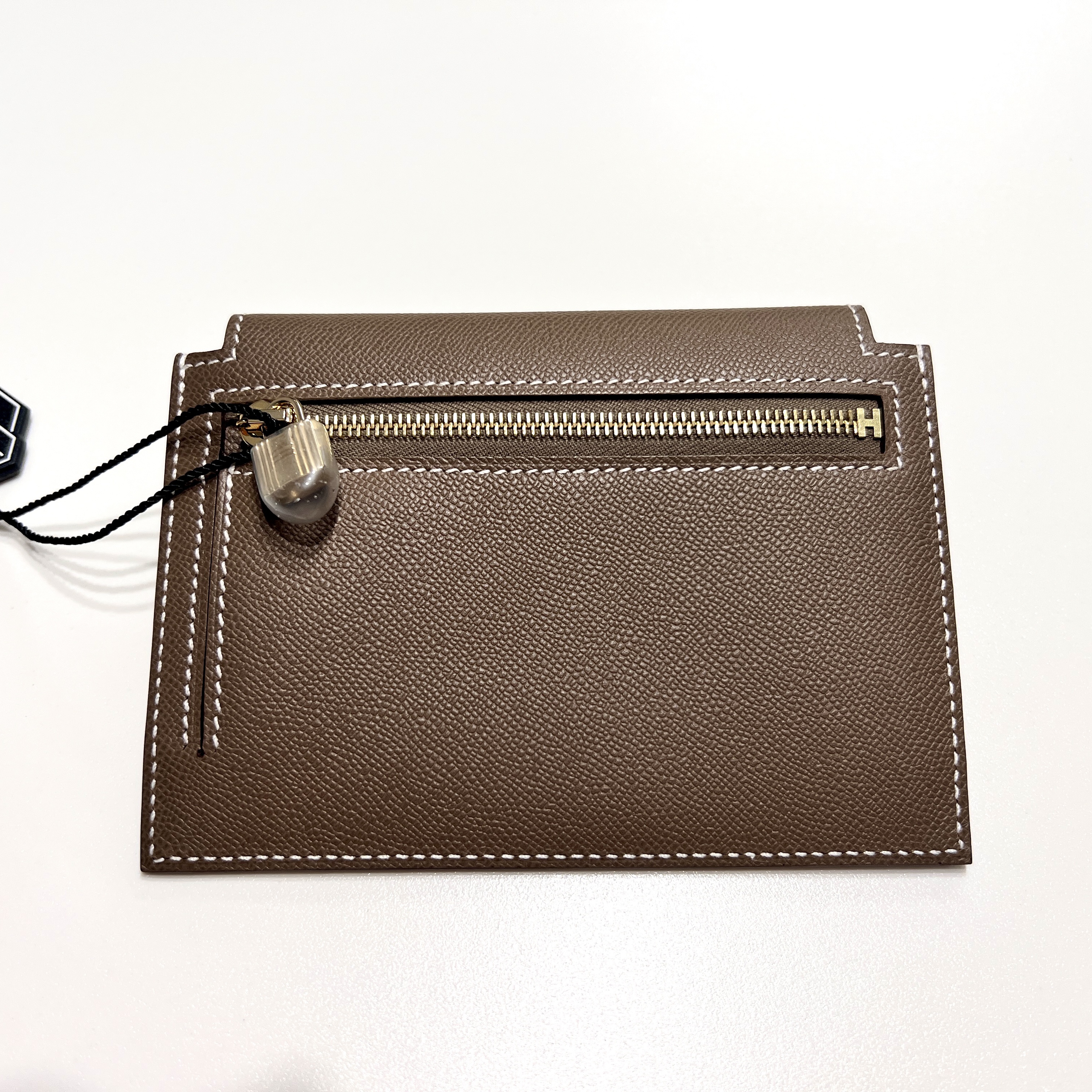 Hermes Kelly Pocket Compact Wallet Madame & Gold Etoupe 착용 스타일 - 2