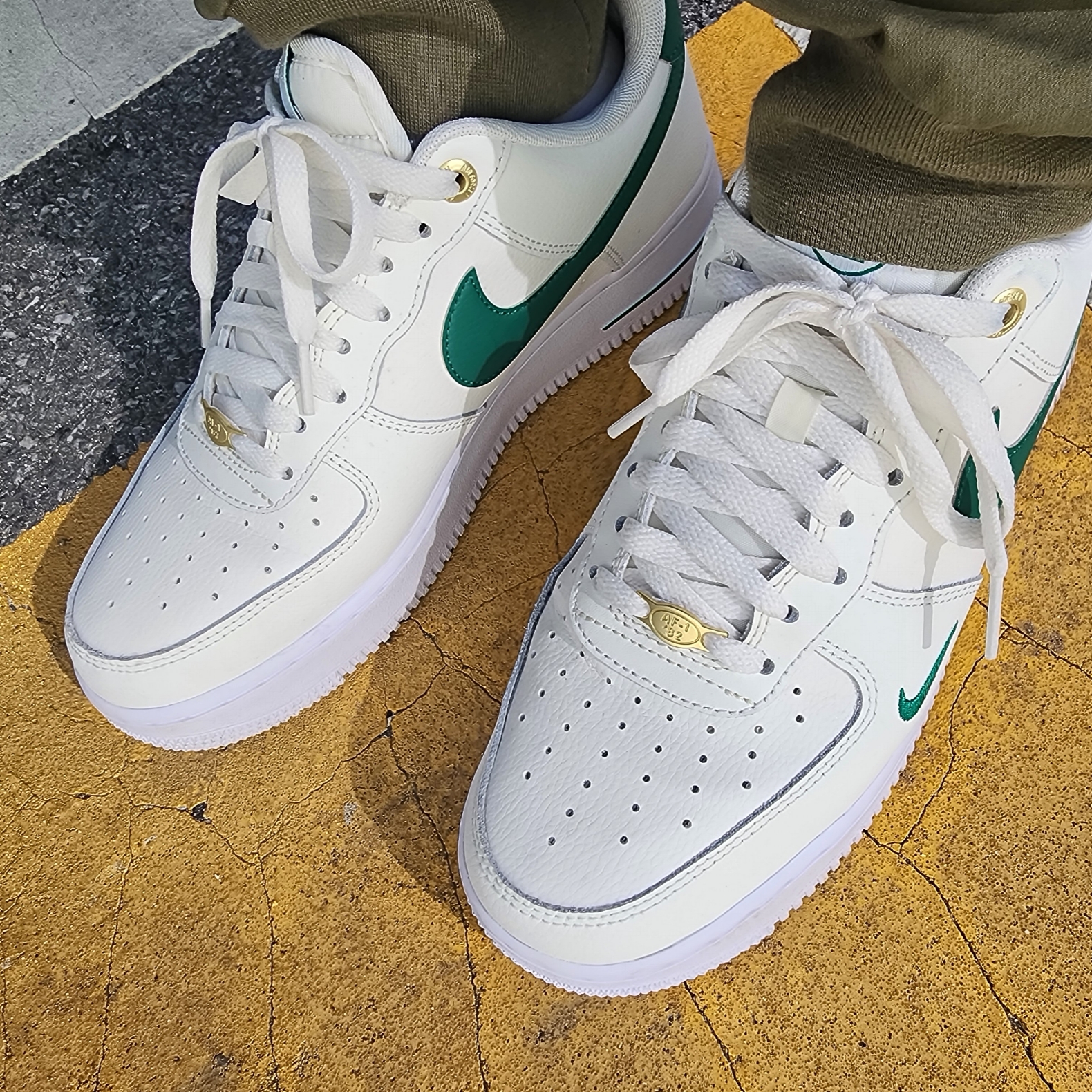 Nike Air Force 1 '07 LV8 40th Anniversary Join Forces Sail Malachite 착용 스타일 - 1