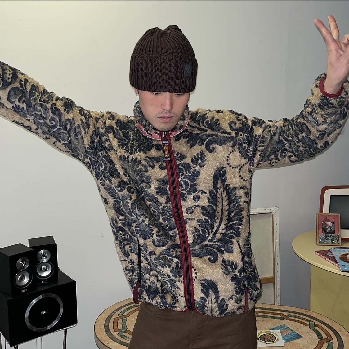 Kapital Damask Pattern Maria Fleece Zip Blouson Beige 착용 스타일 - 2