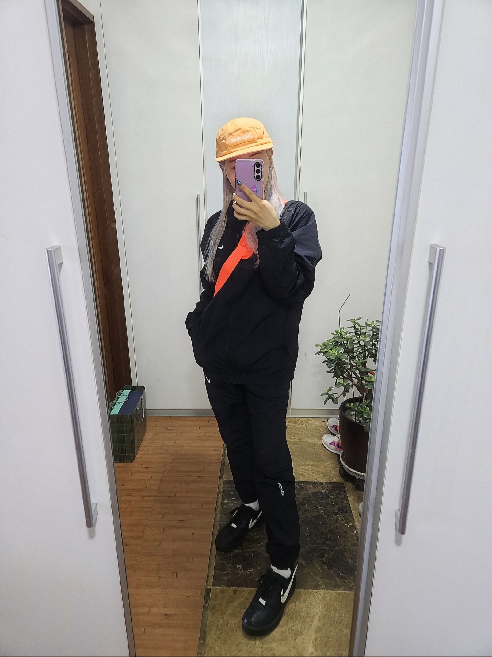 Nike x Drake Nocta Woven Track Pants Black (FN7668-010), Nike x Drake Nocta Nylon Track Jacket Black (FN7666-010) 착용 스타일 - 1
