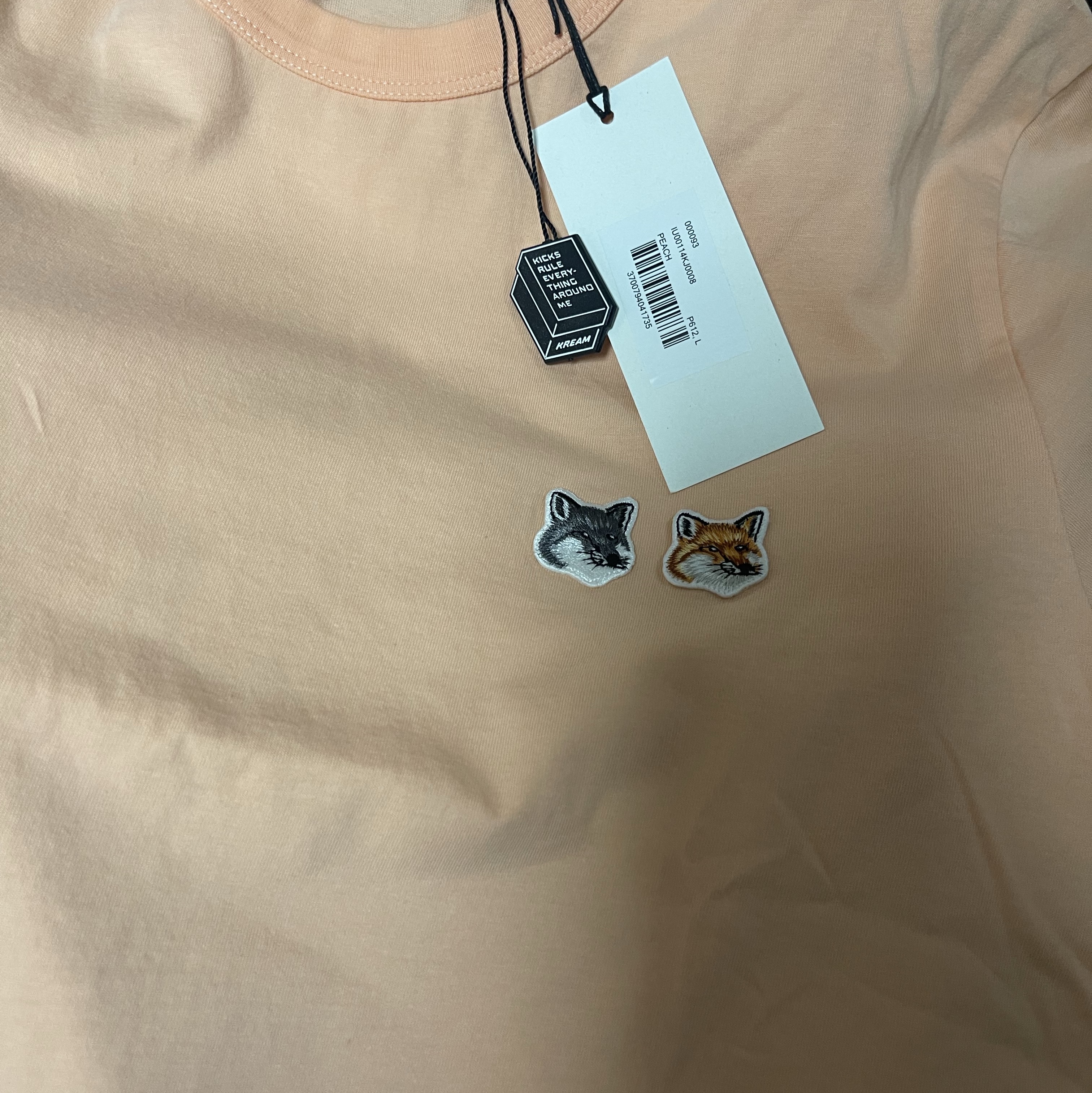 Maison Kitsune Double Fox Head Patch Classic T-Shirt Peach 착용 스타일