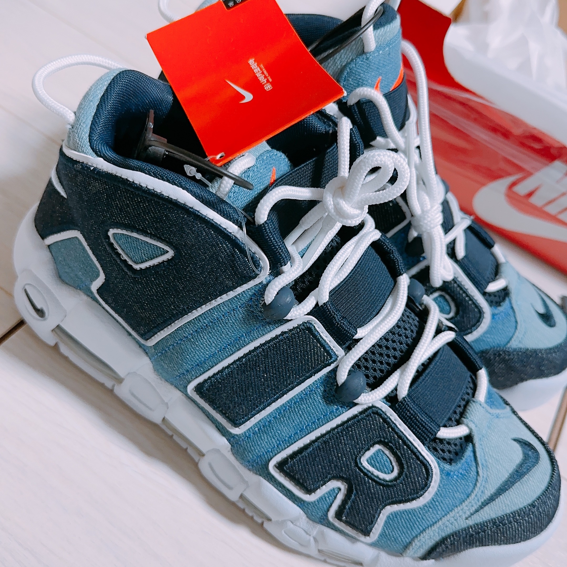 Nike Air More Uptempo 96 Denim 착용 스타일 - 2