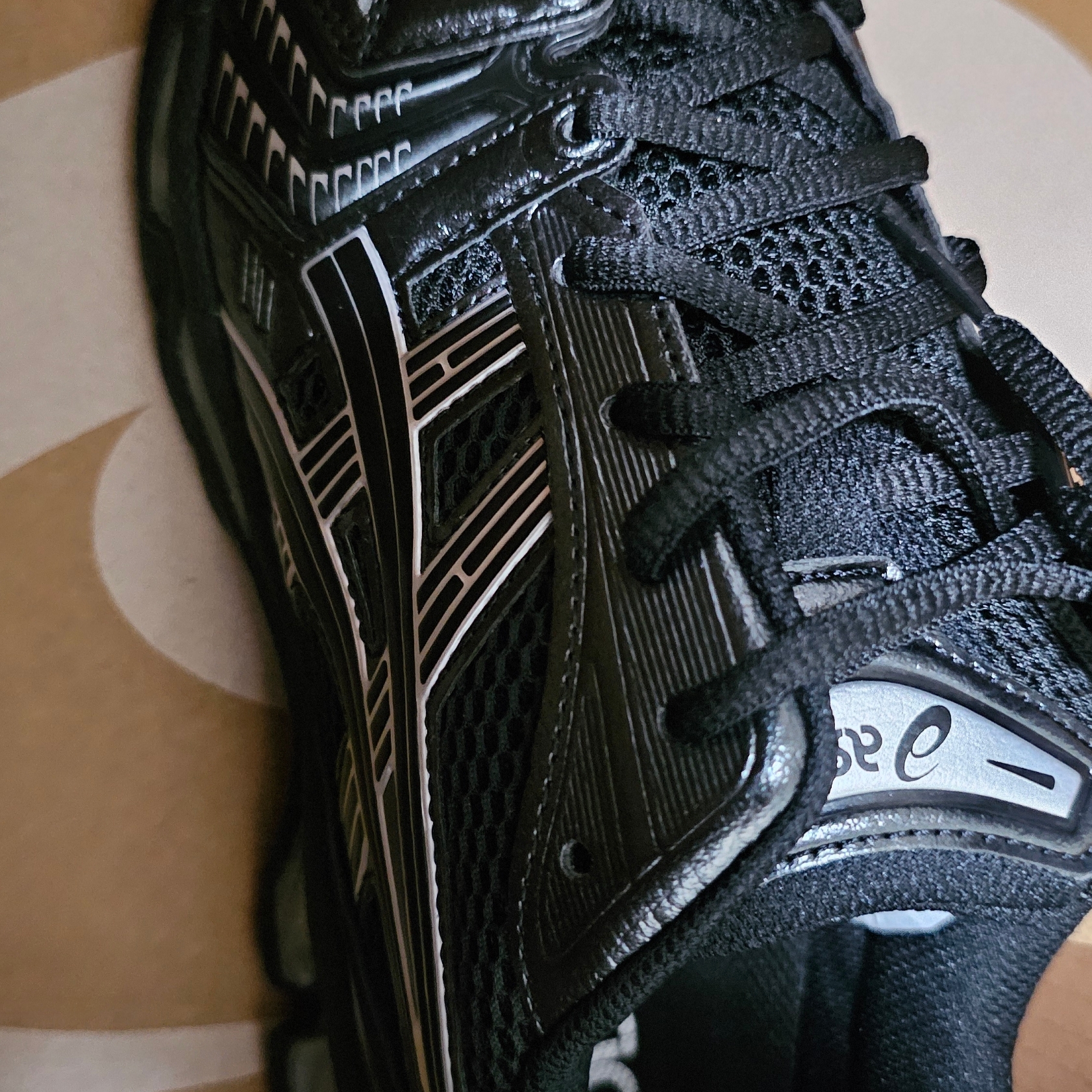 Asics Gel-Kayano 14 Black Pure Silver 착용 스타일